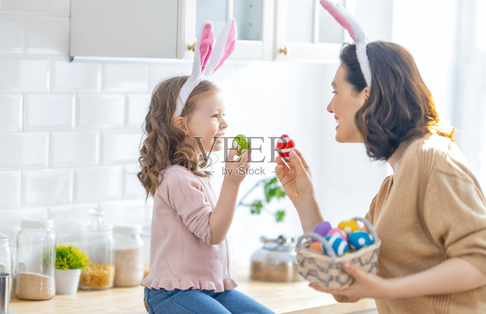 全家准备复活节照片摄影图片