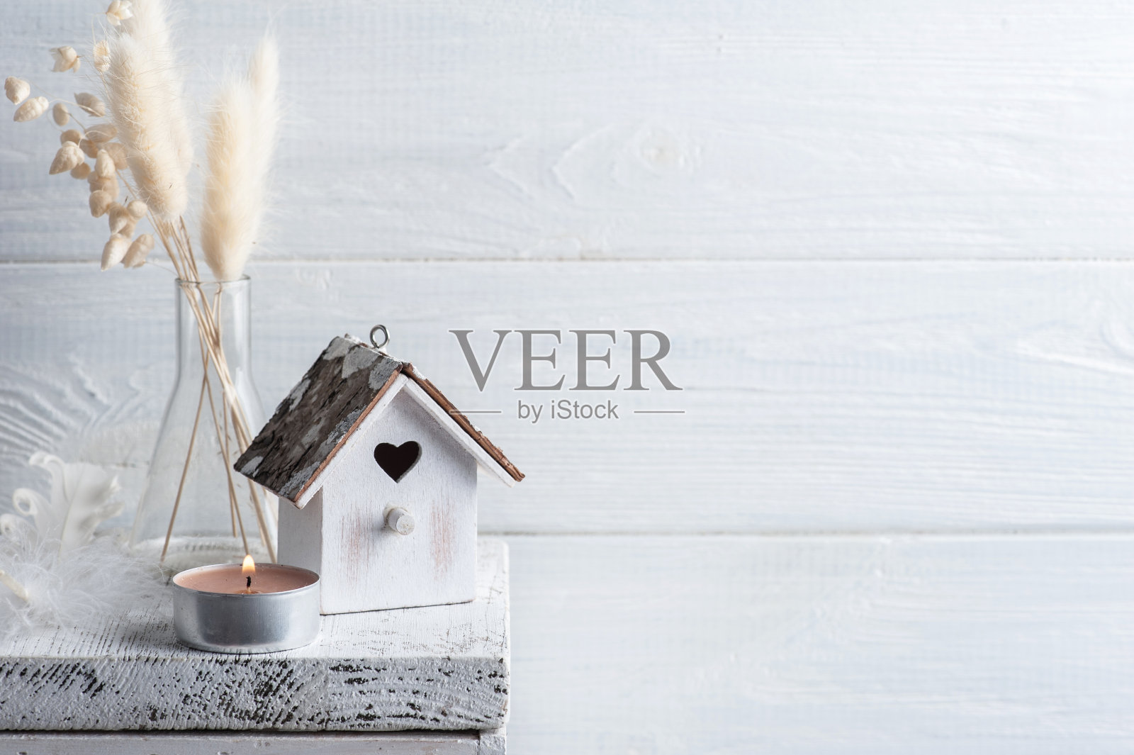 用蒲苇装饰的家庭照片摄影图片