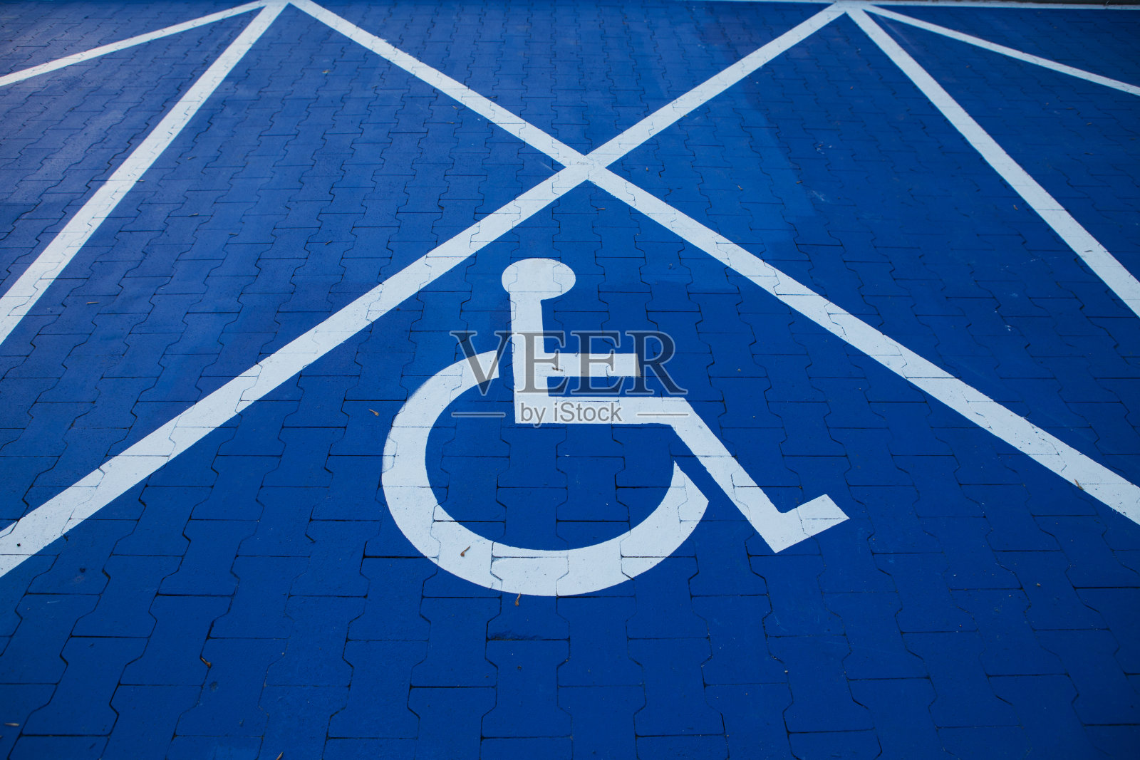 残疾人停车位照片摄影图片