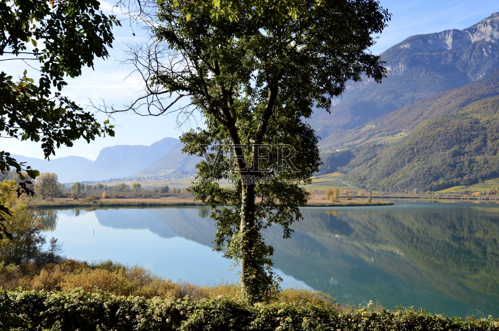 在卡尔达罗观察拉戈照片摄影图片