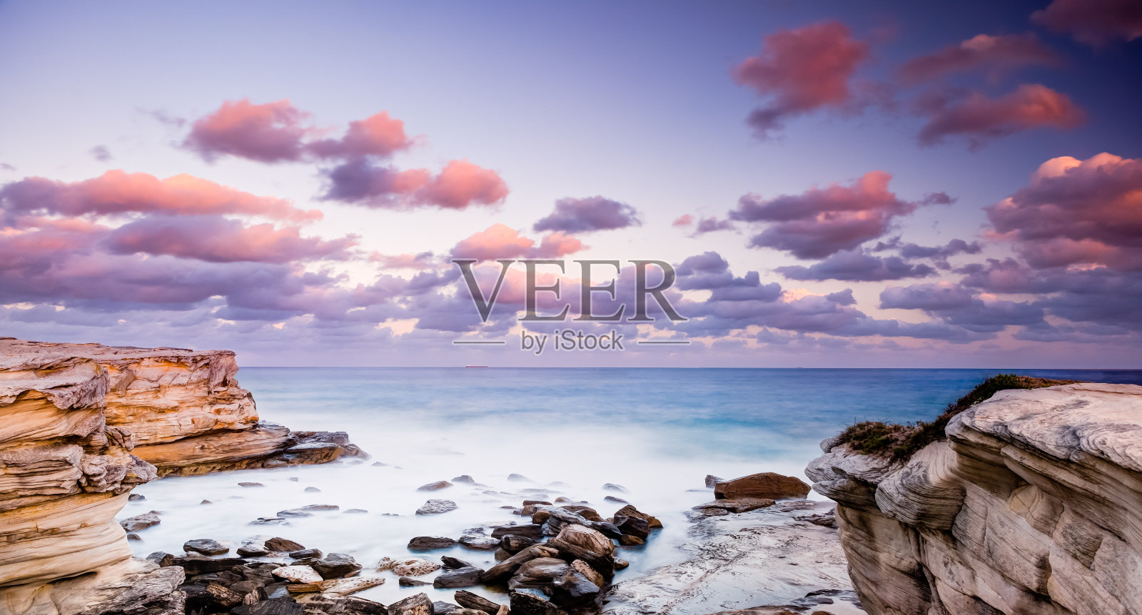 卡迈植物湾国家公园的日落天空和悬崖海岸照片摄影图片