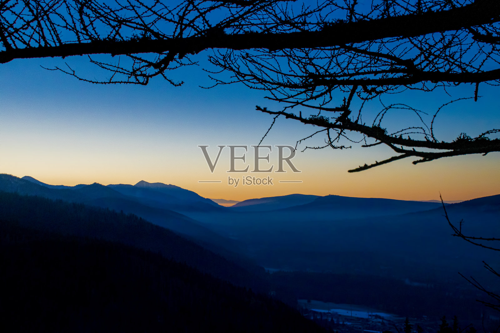 波兰塔特拉斯冬日缤纷的夕阳照片摄影图片