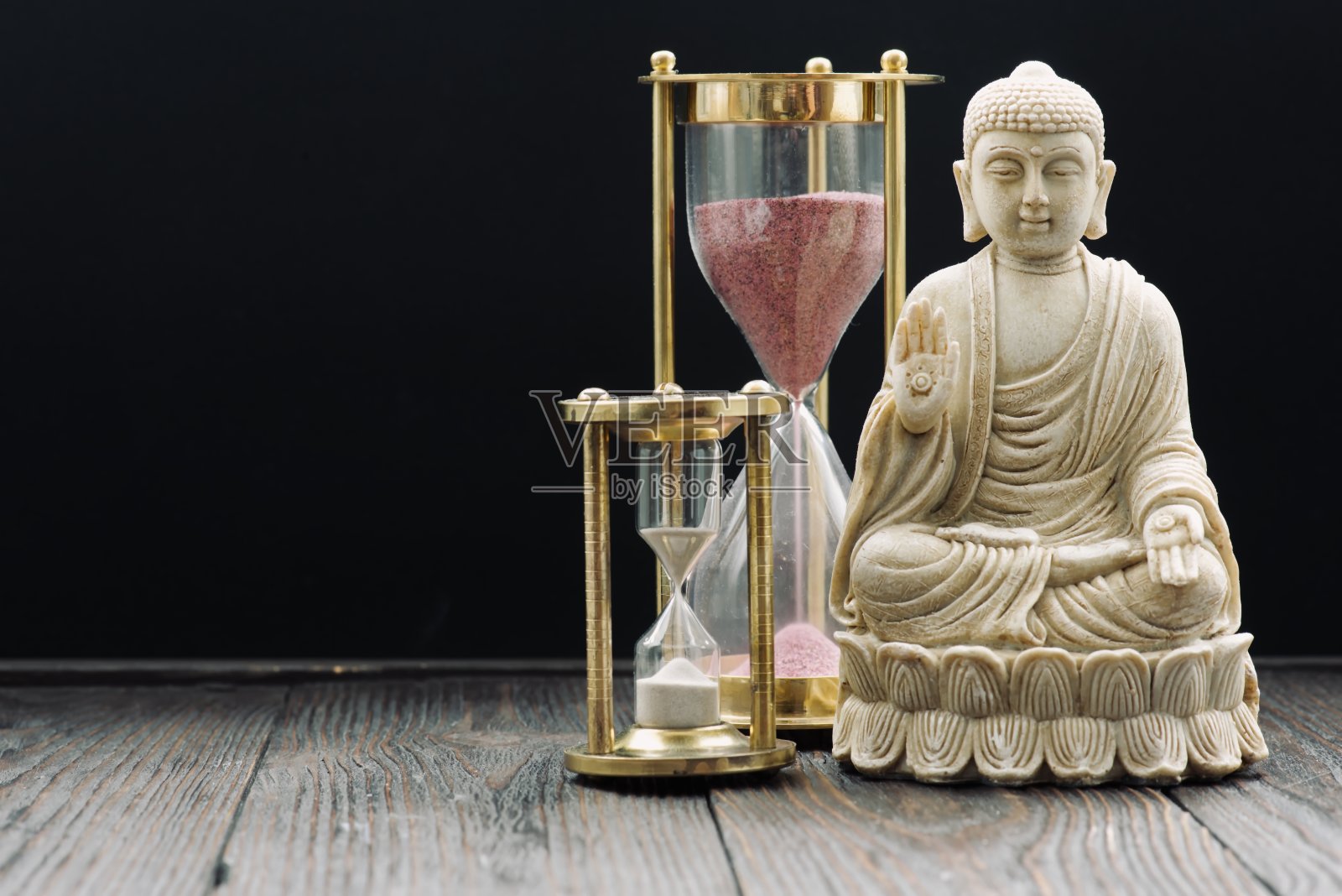 佛像在平静的休息姿势。释迦牟尼佛是世界三大宗教之一的精神导师。悉达多·乔达摩，悉达多·乔达摩照片摄影图片