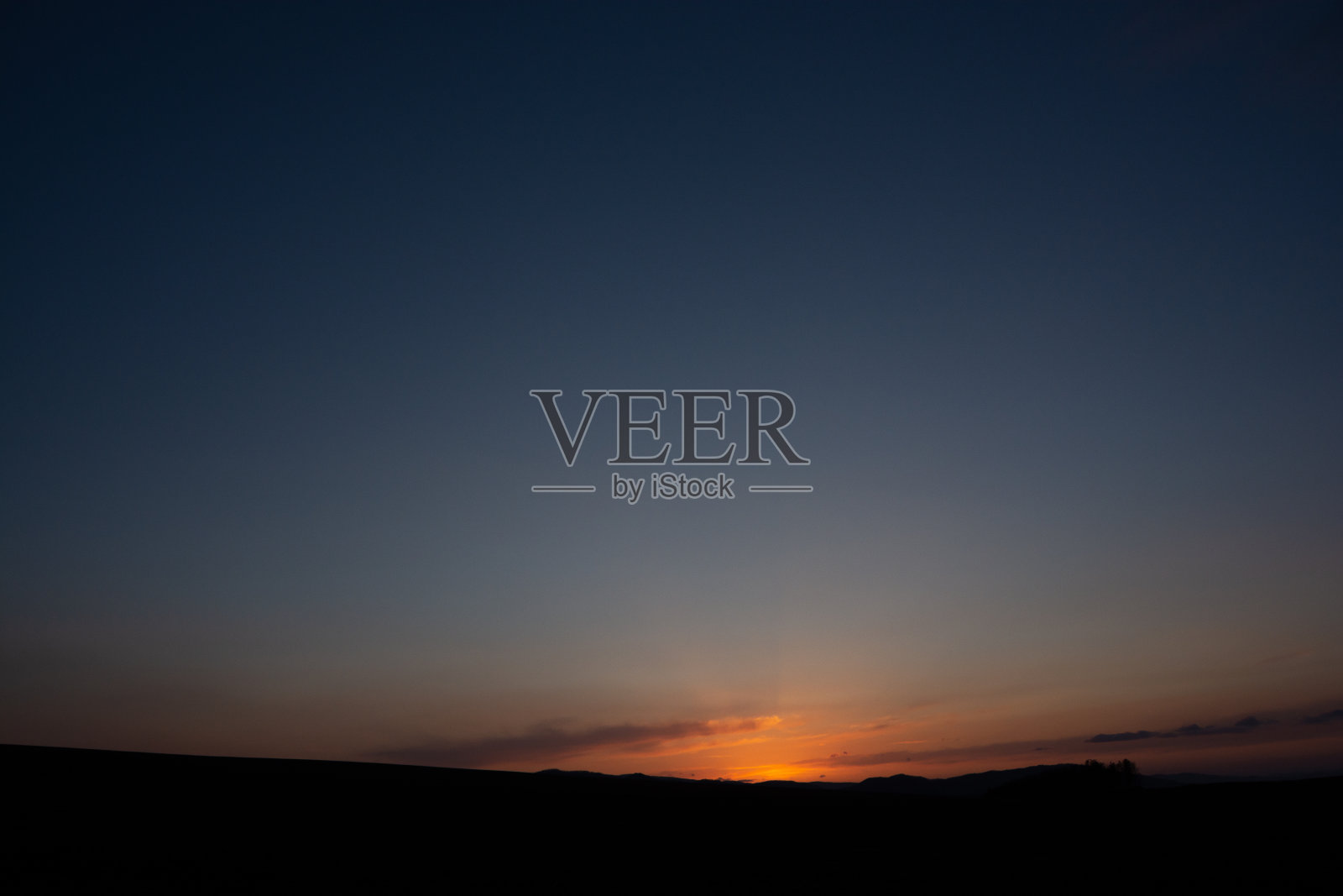 春天美丽的橙色夜空照片摄影图片