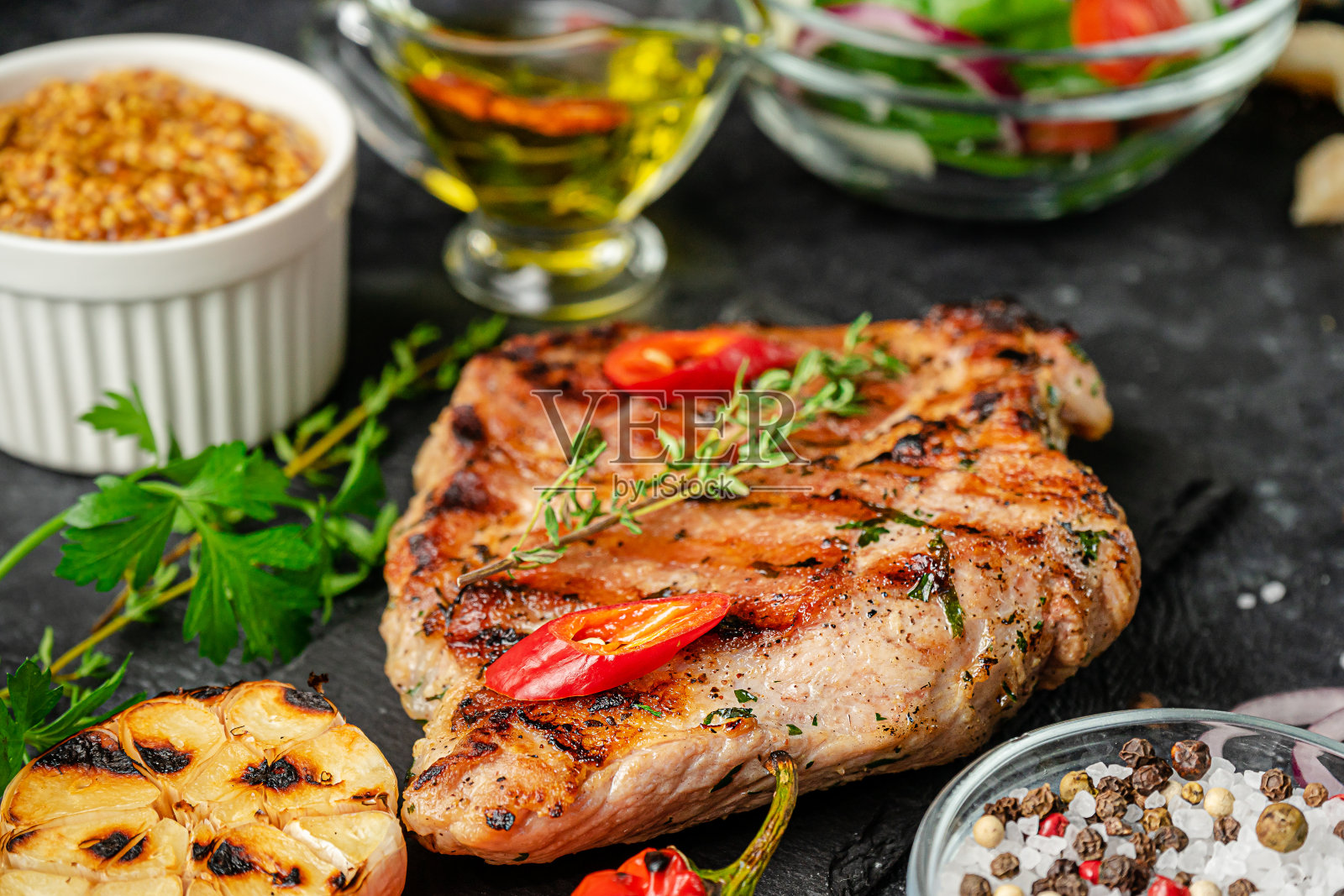 烤猪排照片摄影图片