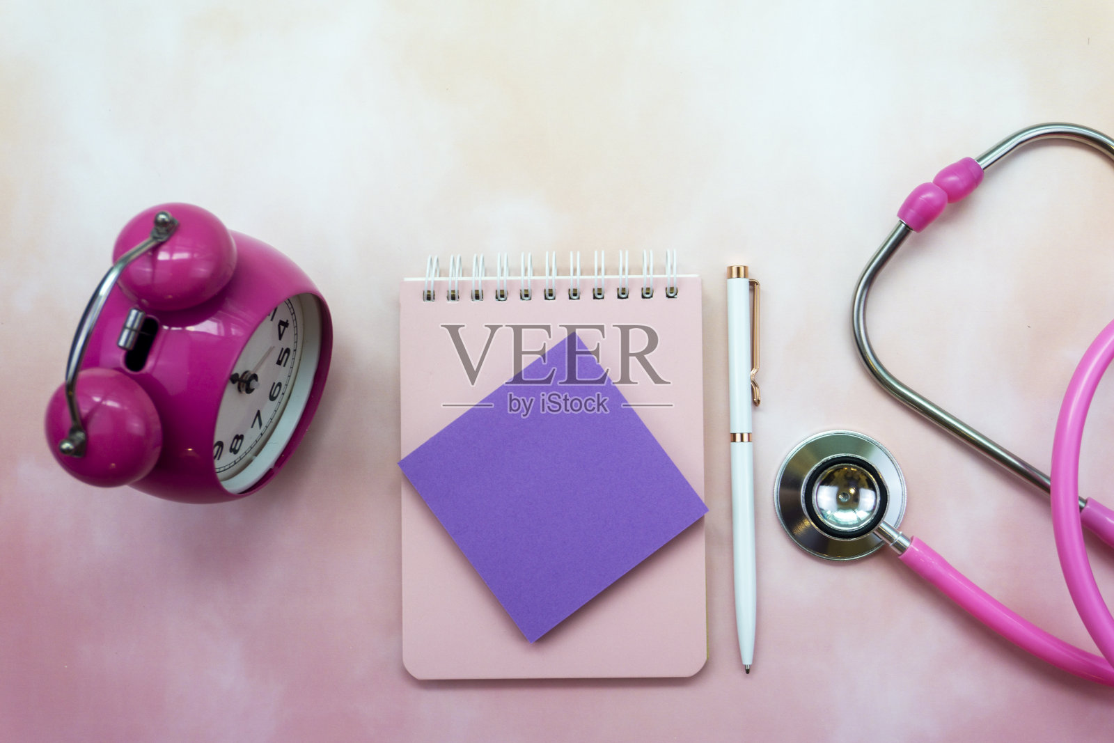 办公桌正上方的视图。健康和医疗保健概念。照片摄影图片