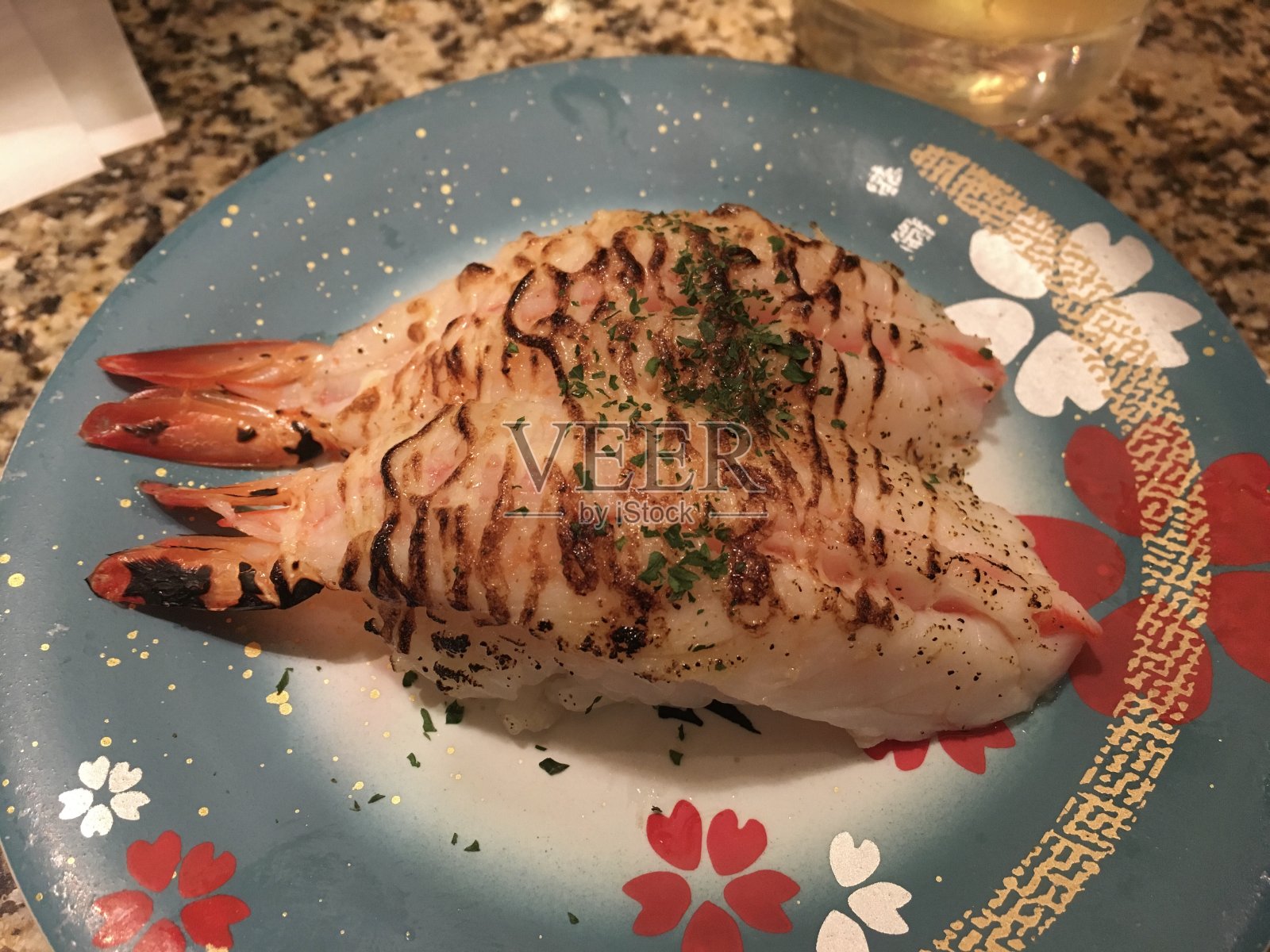 日本名古屋的烤虾寿司照片摄影图片