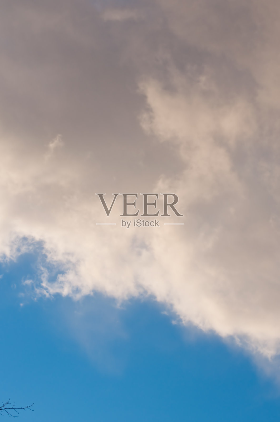 在一个冬末的下午看天空和云照片摄影图片