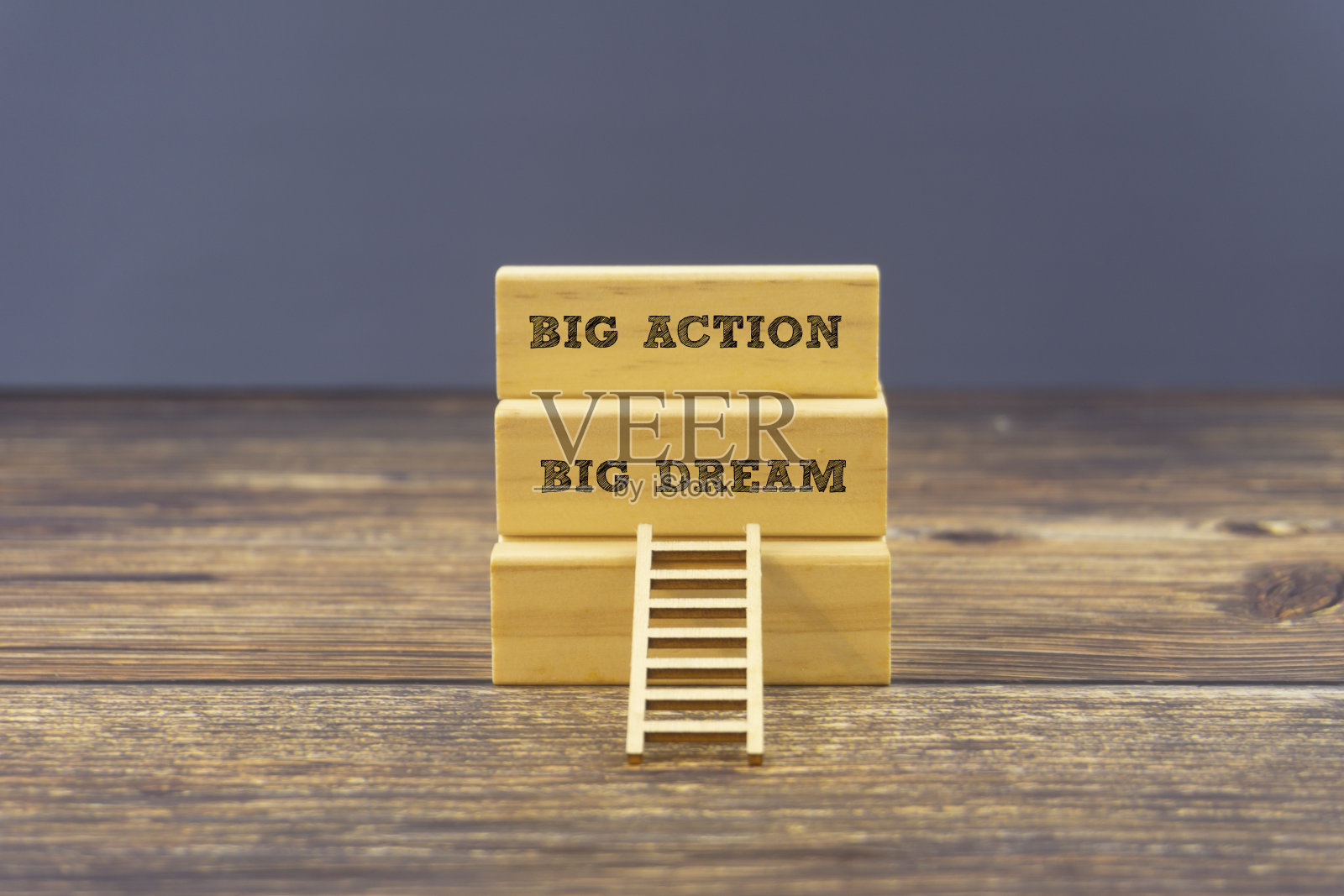 木块上的文字。成功的概念。照片摄影图片