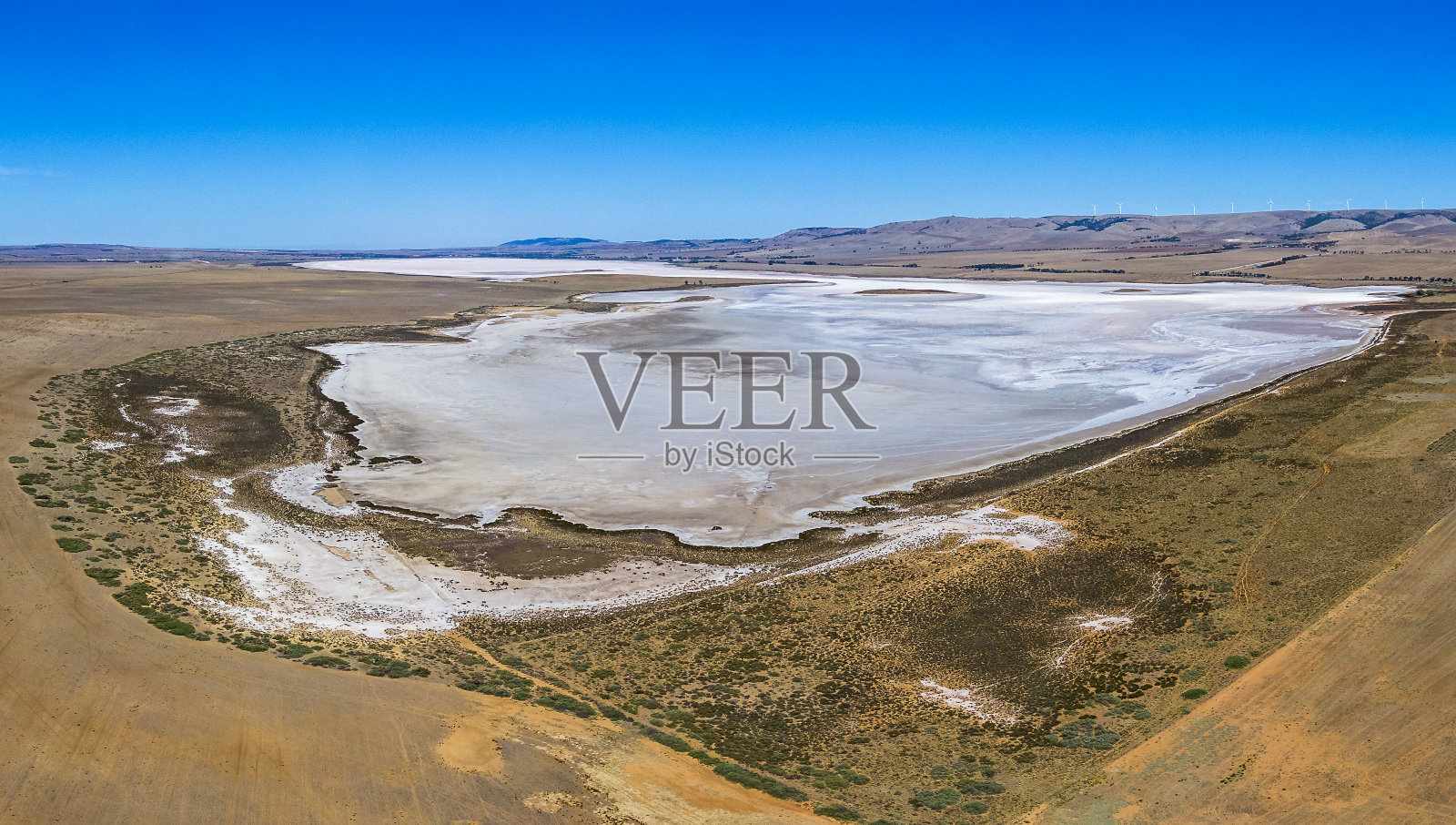 在干旱景观盐湖鸟瞰图:湖Bumbunga, SA照片摄影图片