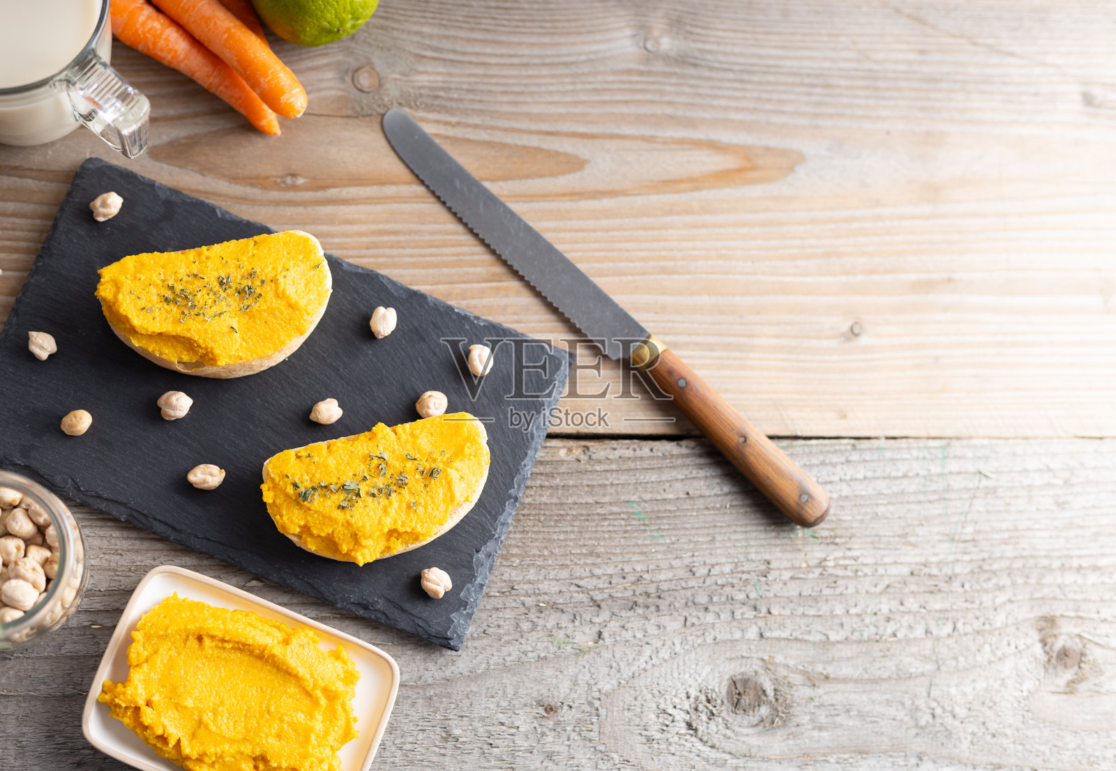 自制鹰嘴豆酱。照片摄影图片