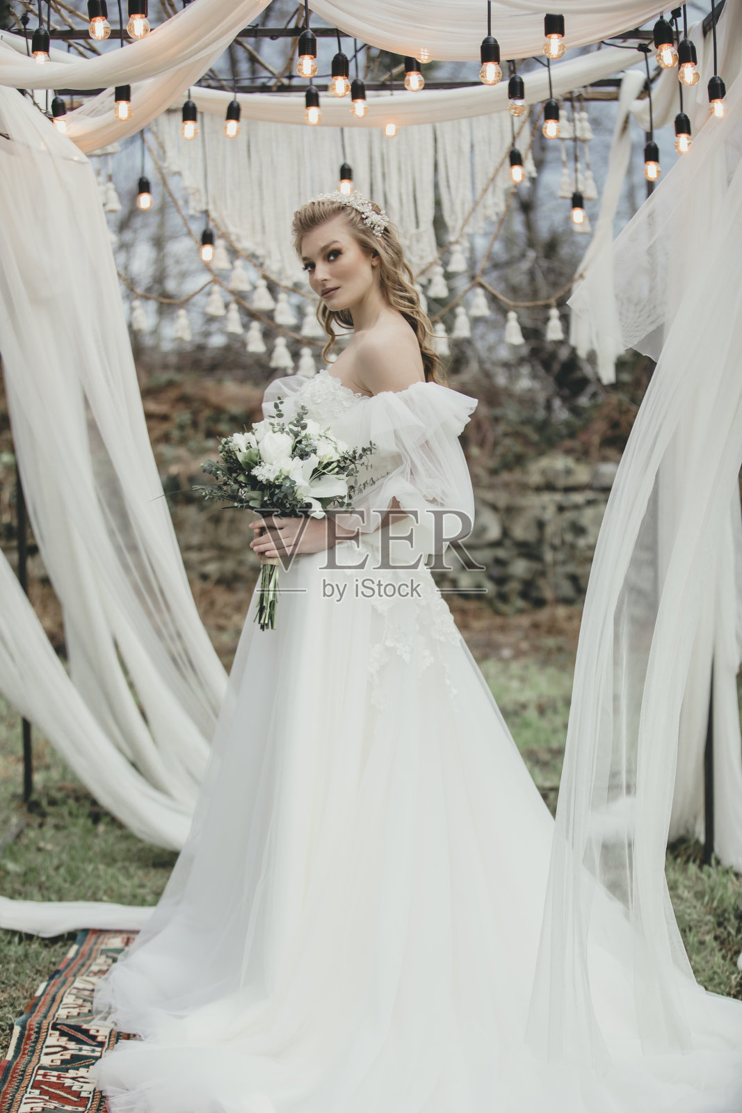 采购产品新娘花，婚纱，新娘和美丽的女人肖像照片摄影图片