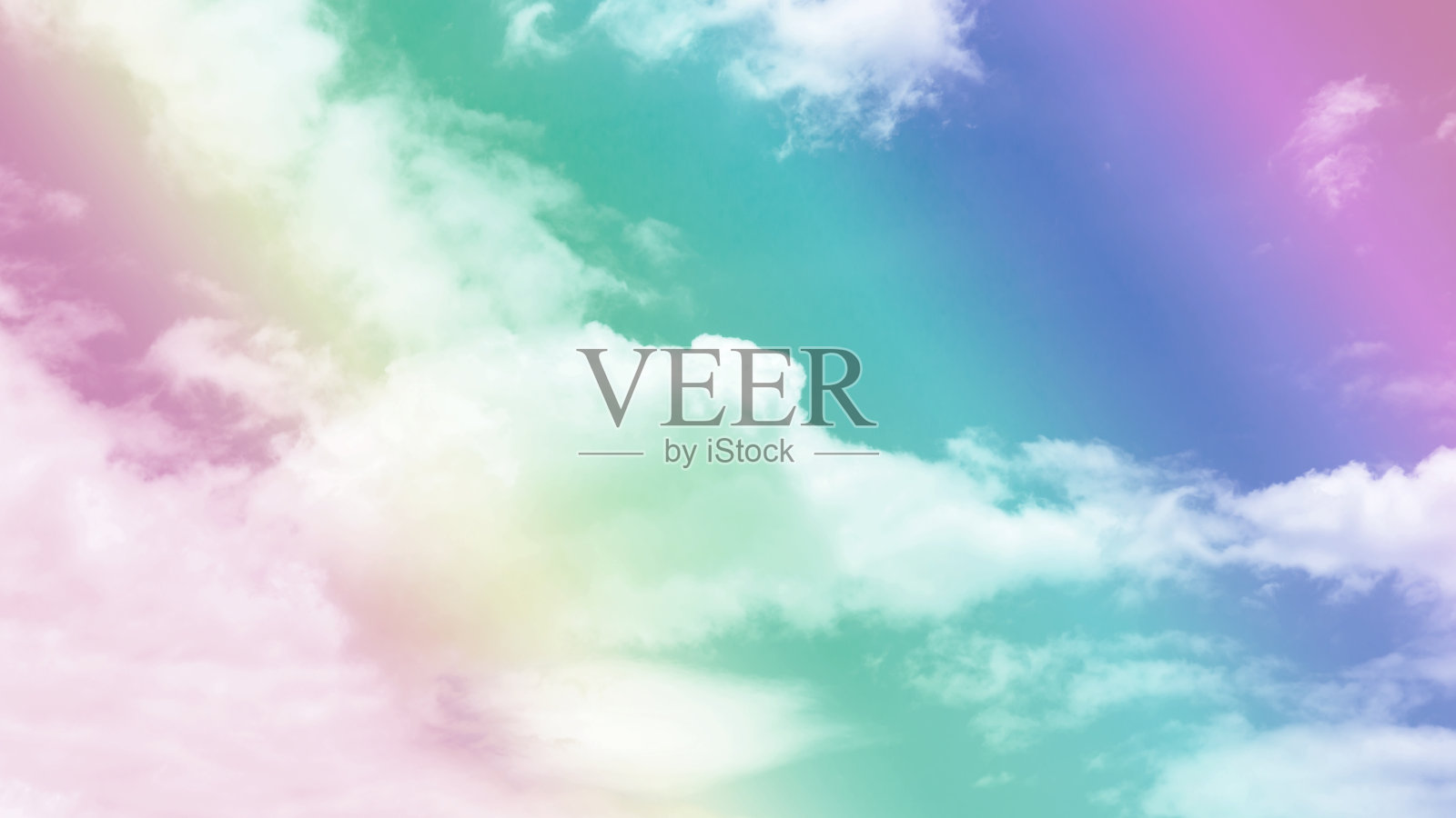 从飞机上透明的玻璃窗座位向上的天空景观到云景，在一个阳光明媚的日子里，在白色蓬松的云和生动的蓝天上旅行照片摄影图片