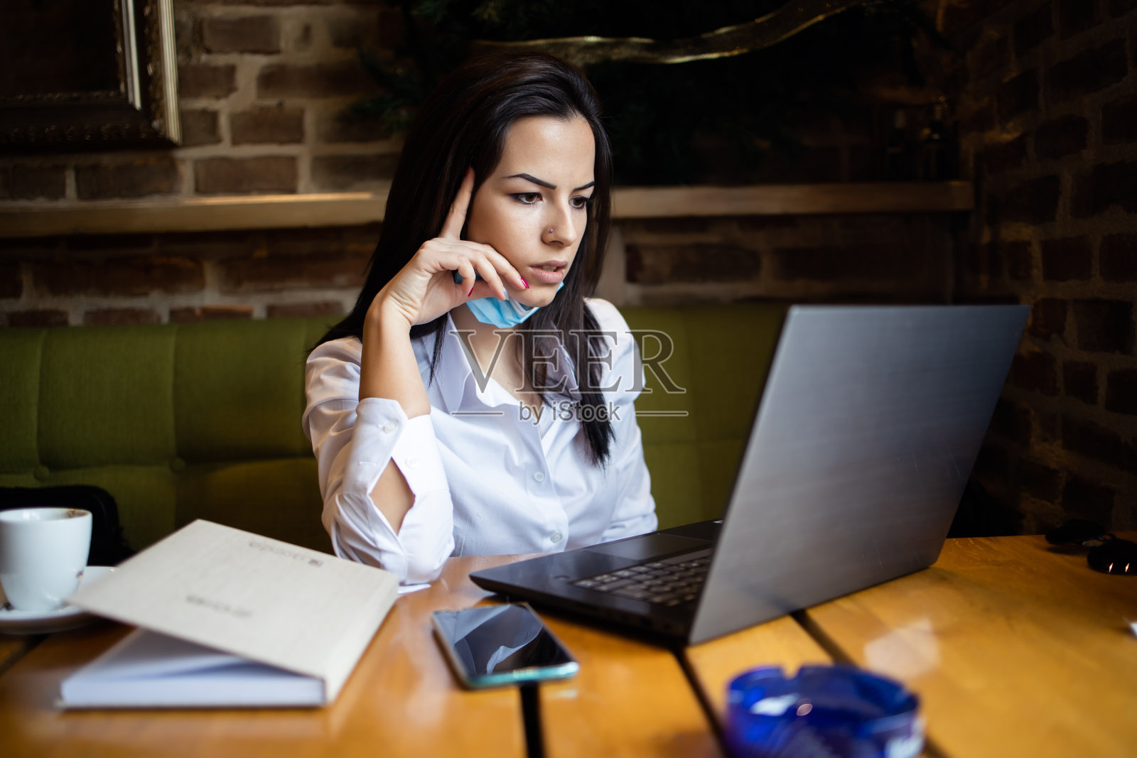 即使在休息时间也要工作照片摄影图片