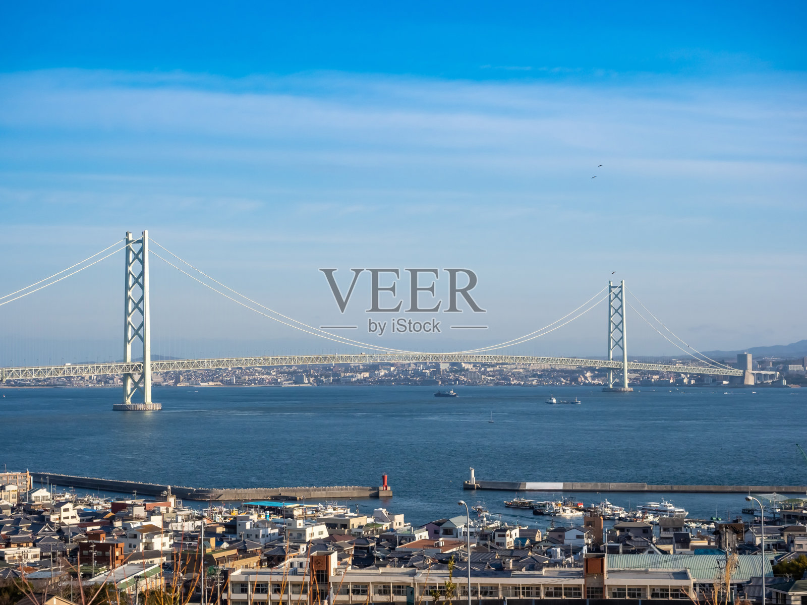 蓝天和明石海峡大桥照片摄影图片