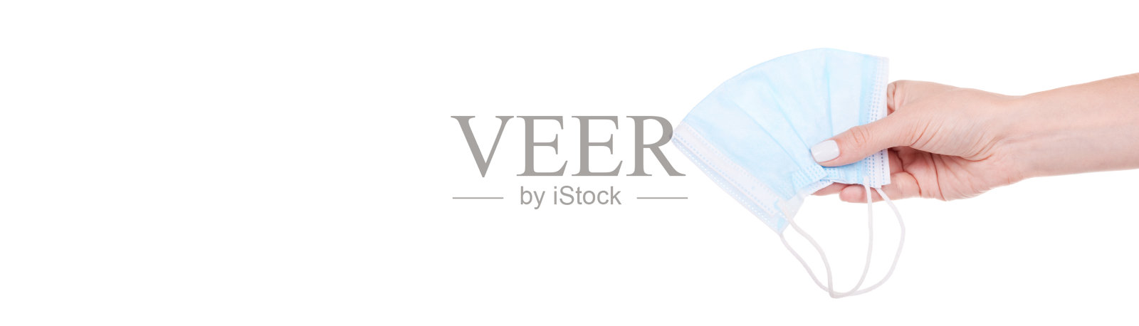 手戴医用口罩保护，在白色背景上隔离。照片摄影图片