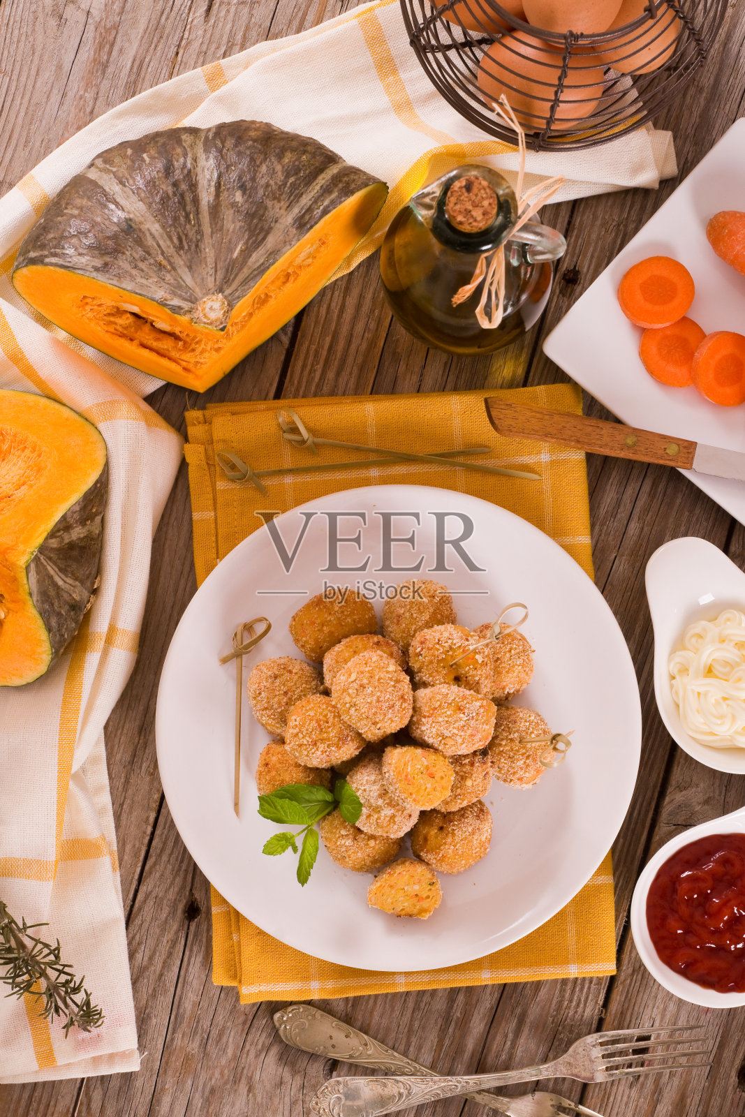 南瓜鸡肉丸。照片摄影图片