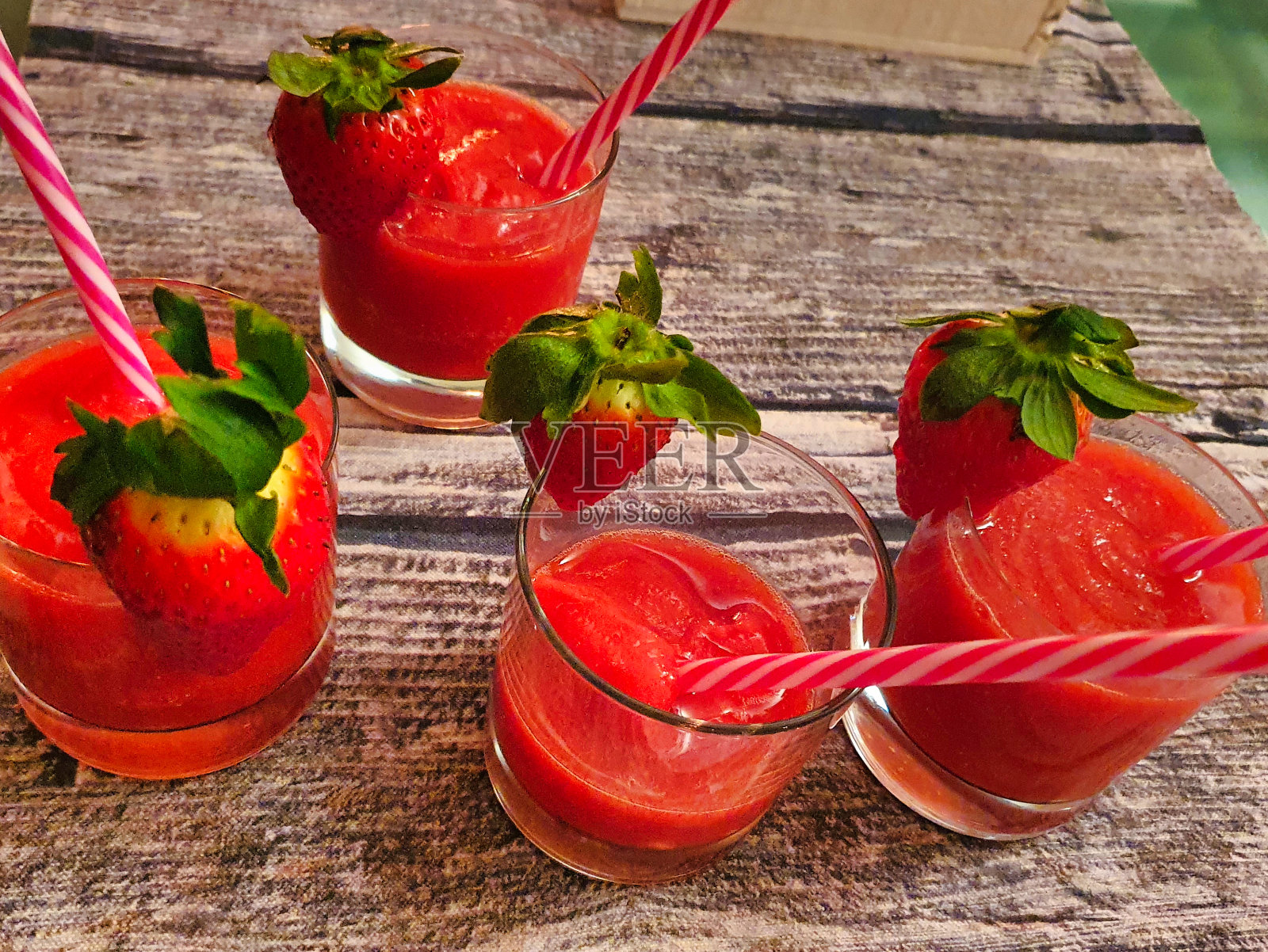 草莓饮料照片摄影图片