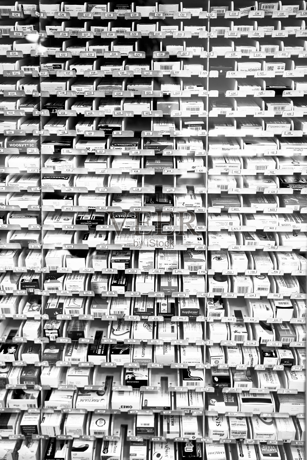 药片在药房的架子上照片摄影图片