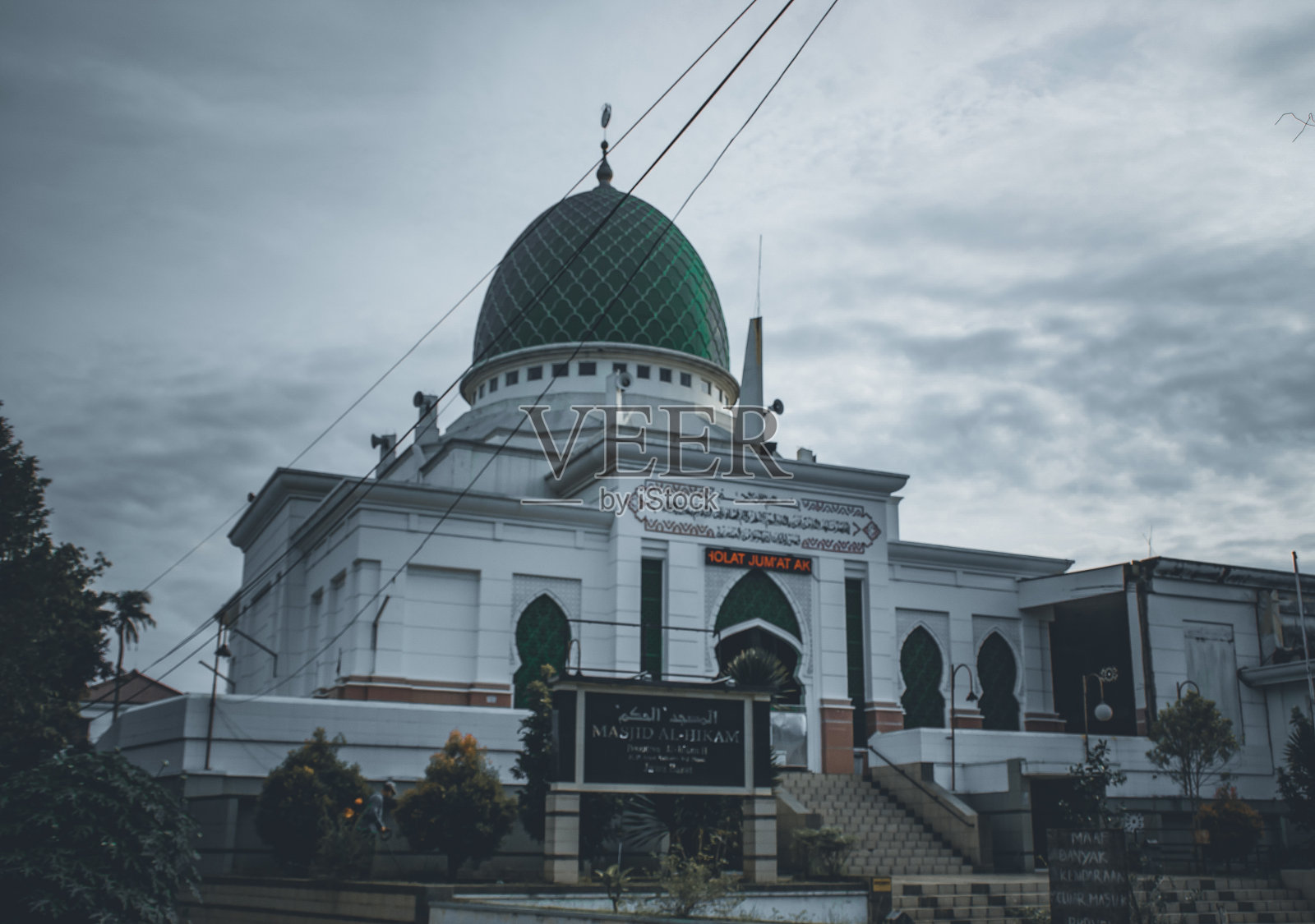 清真寺为穆斯林祈祷的地方。适合斋月卡里姆或开斋节穆巴拉克的形象用途照片摄影图片