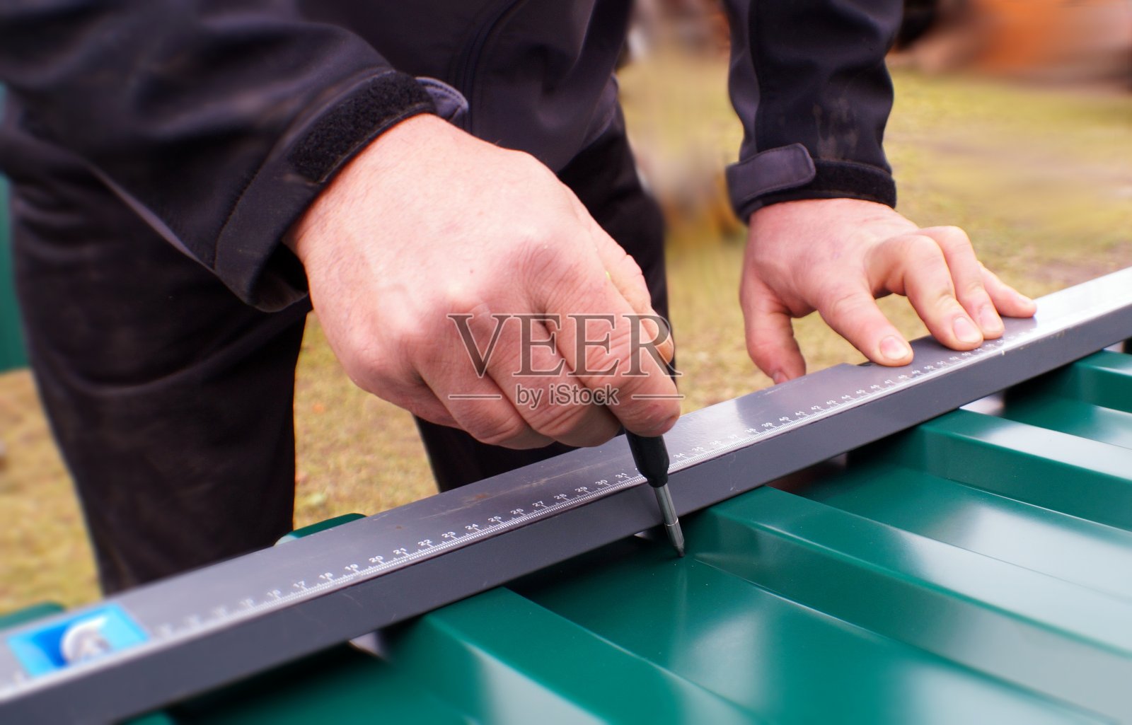 用水平仪测量照片摄影图片