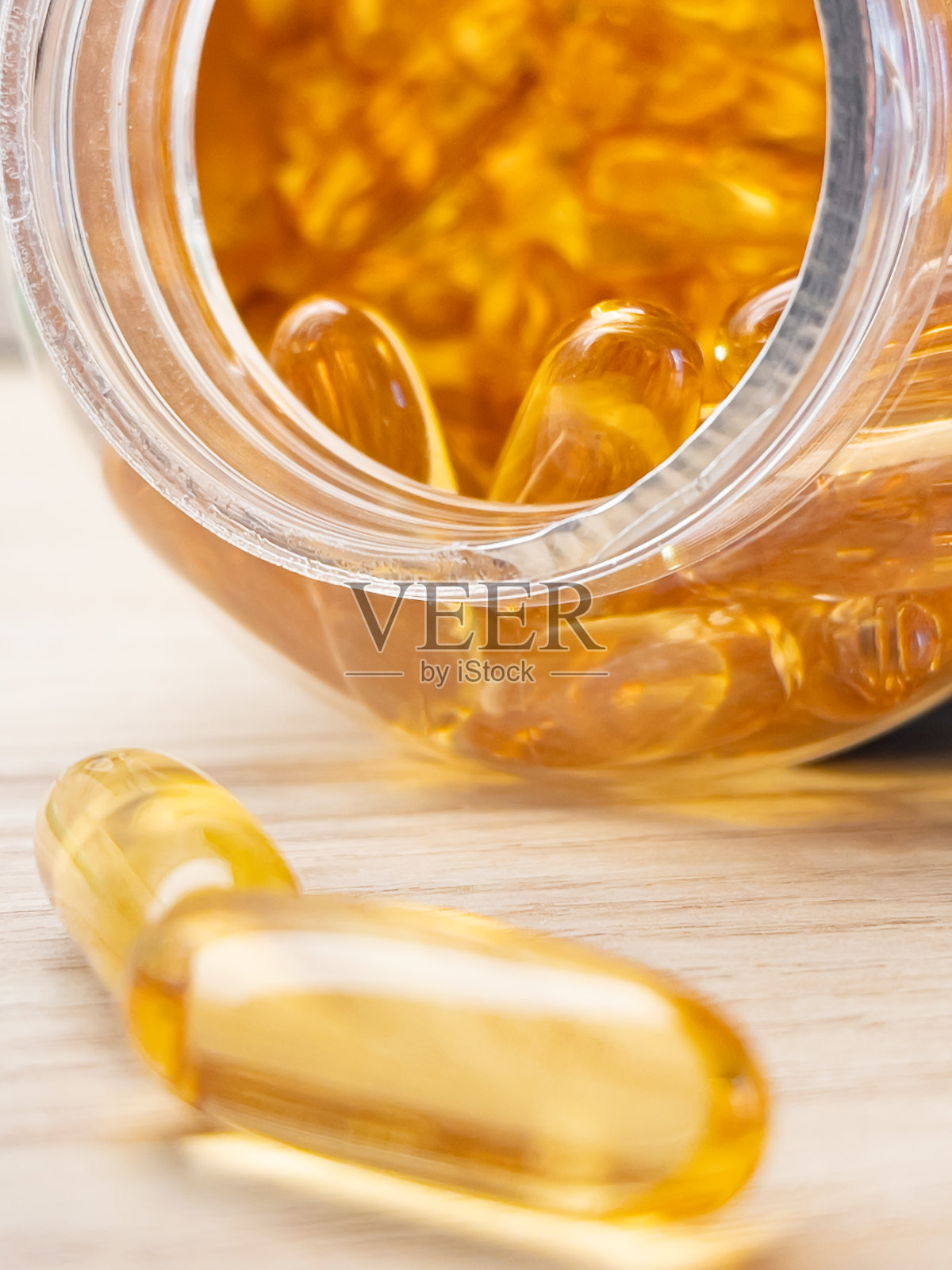 黄色药丸装在药瓶里照片摄影图片