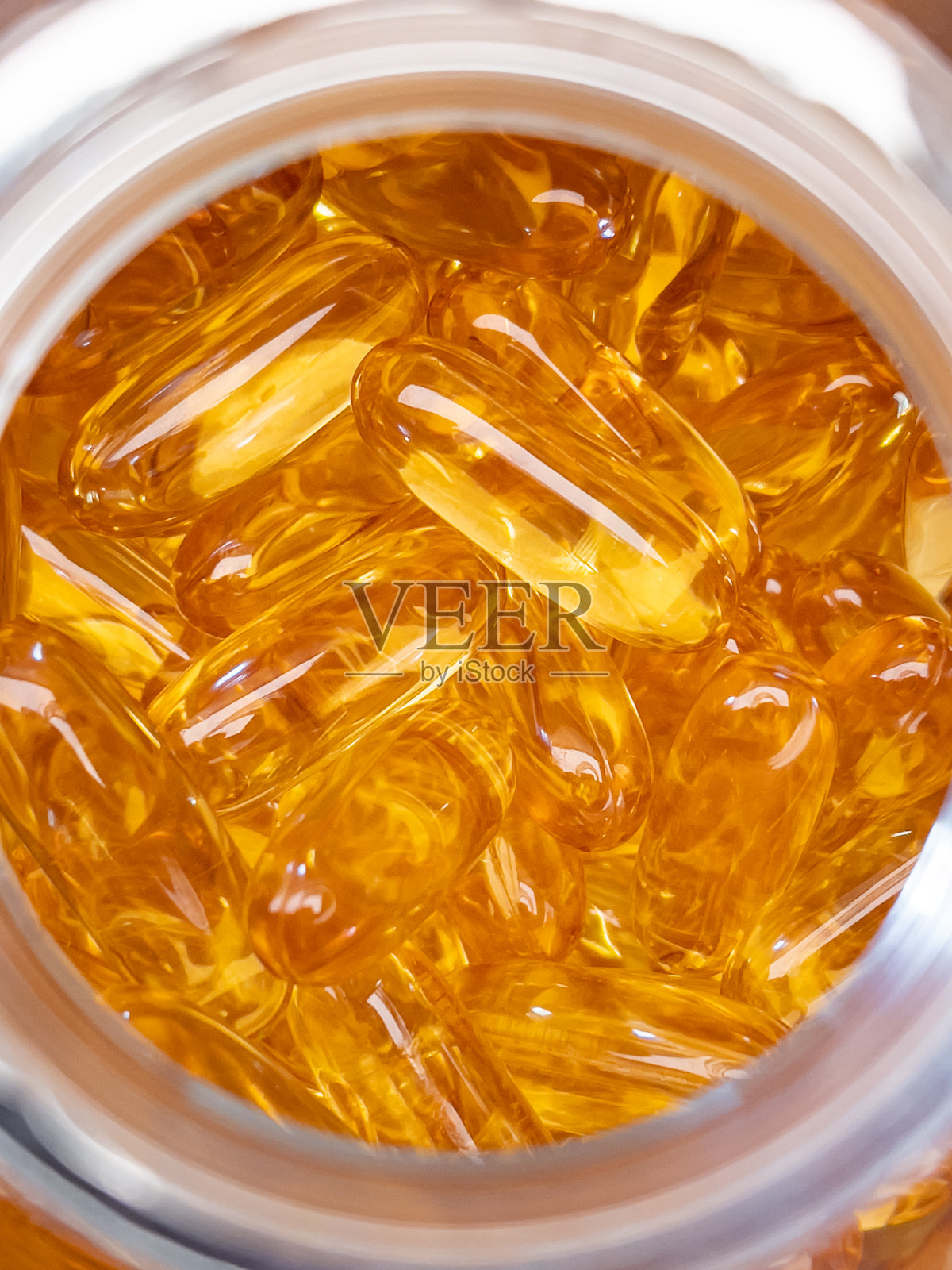 黄色药丸装在药瓶里照片摄影图片