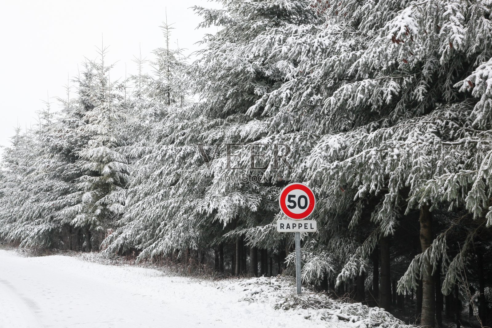 法国阿韦纳斯博若莱高原的冬季景观照片摄影图片