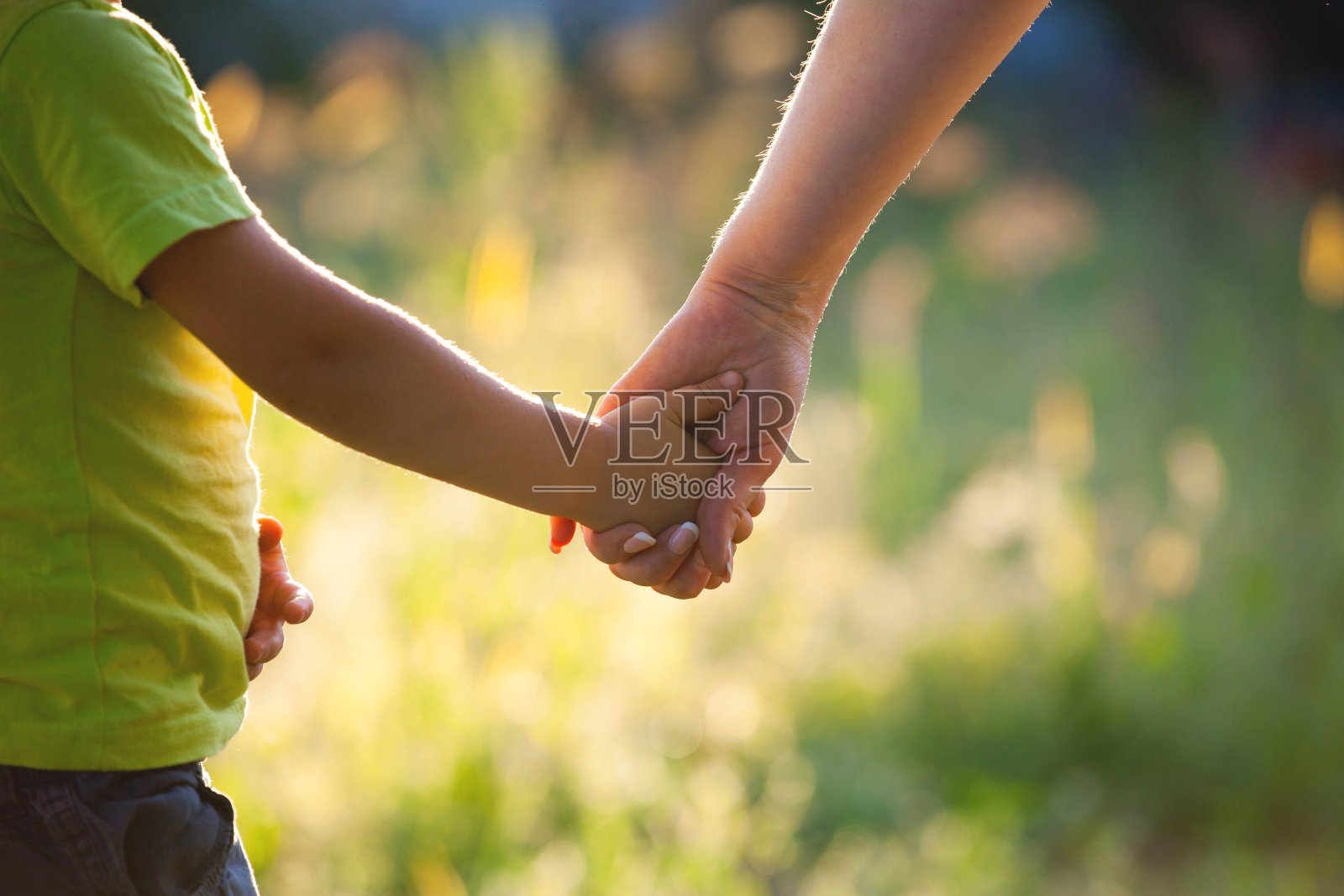 手牵手照片摄影图片