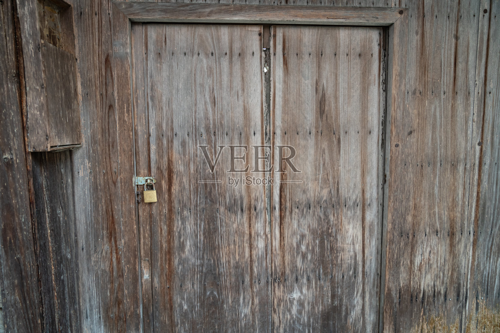 废弃的房子。老房子的形象。照片摄影图片