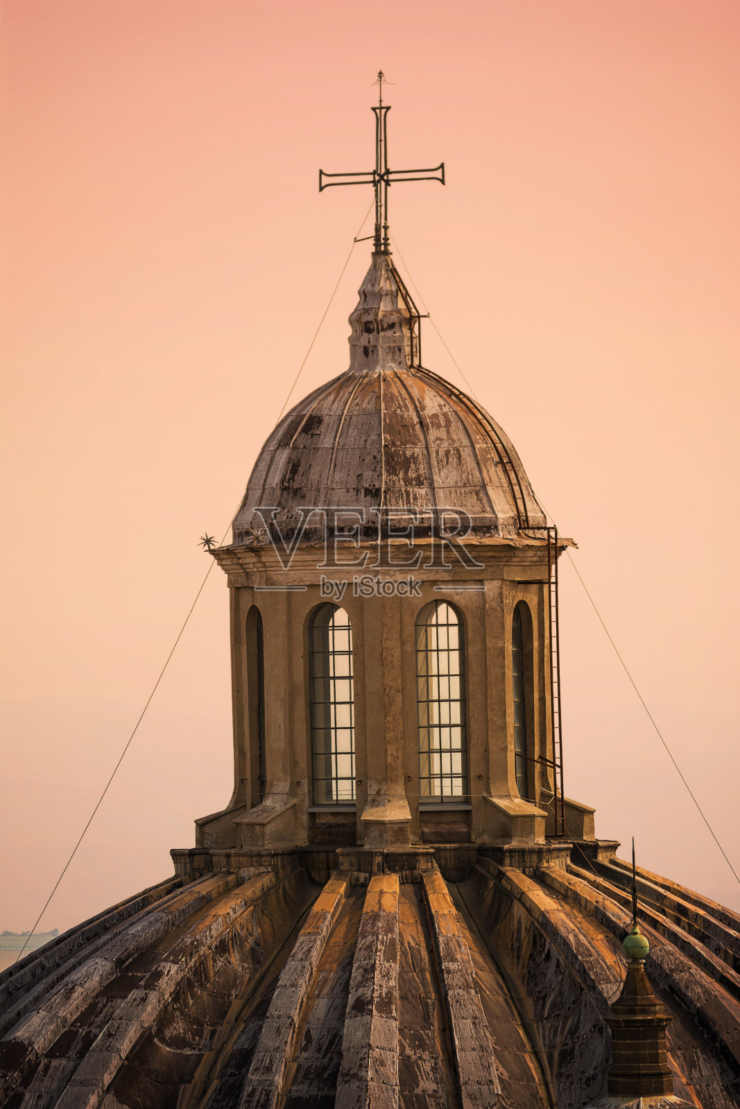 蒙特菲亚斯科内圣玛格丽塔教堂圆顶的灯笼(意大利)照片摄影图片