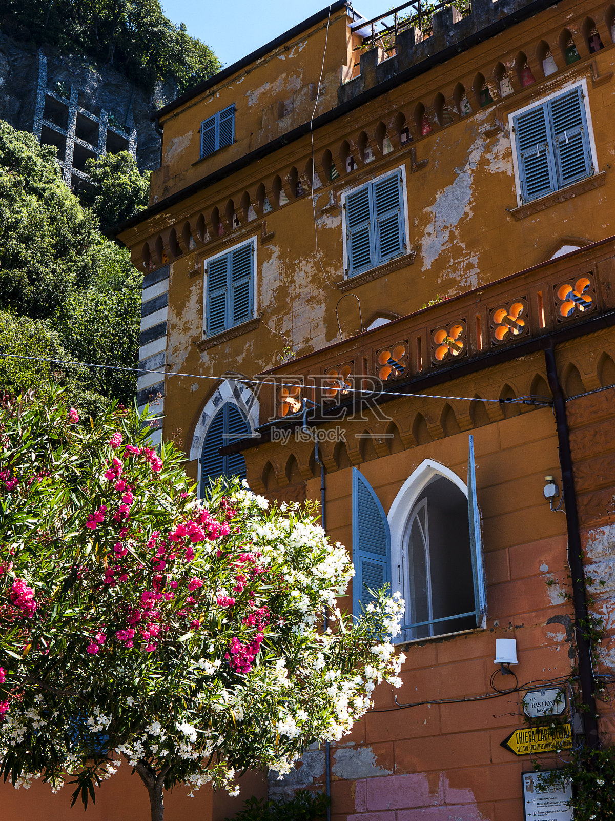 位于意大利北部海岸的“五块地”由五个村庄组成，通过海运和火车连接。照片摄影图片