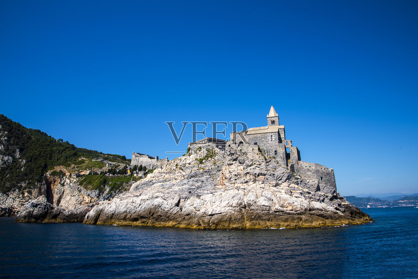 位于意大利北部海岸的“五块地”由五个村庄组成，通过海运和火车连接。照片摄影图片