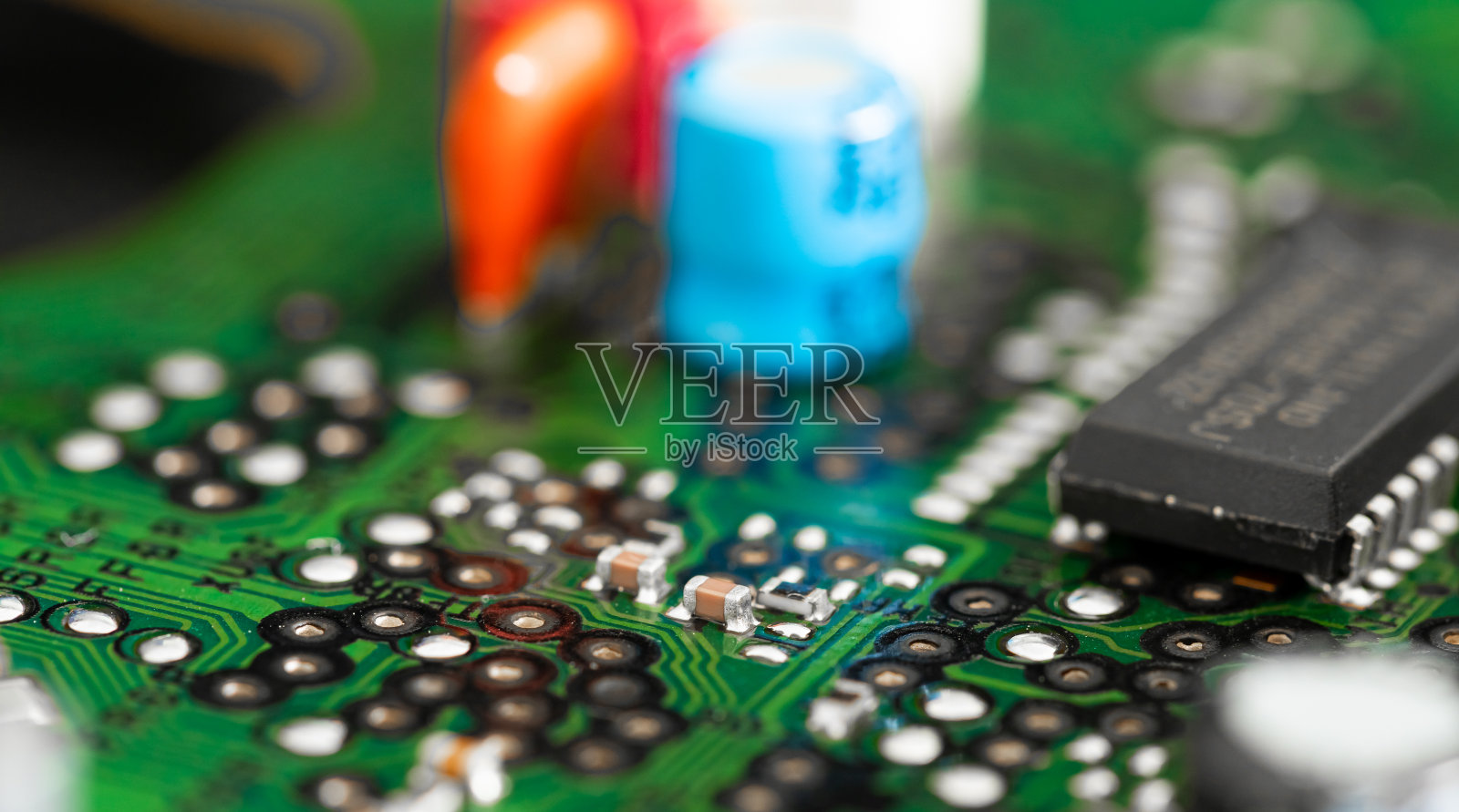 PC电路板上印刷布线的宏关闭照片摄影图片