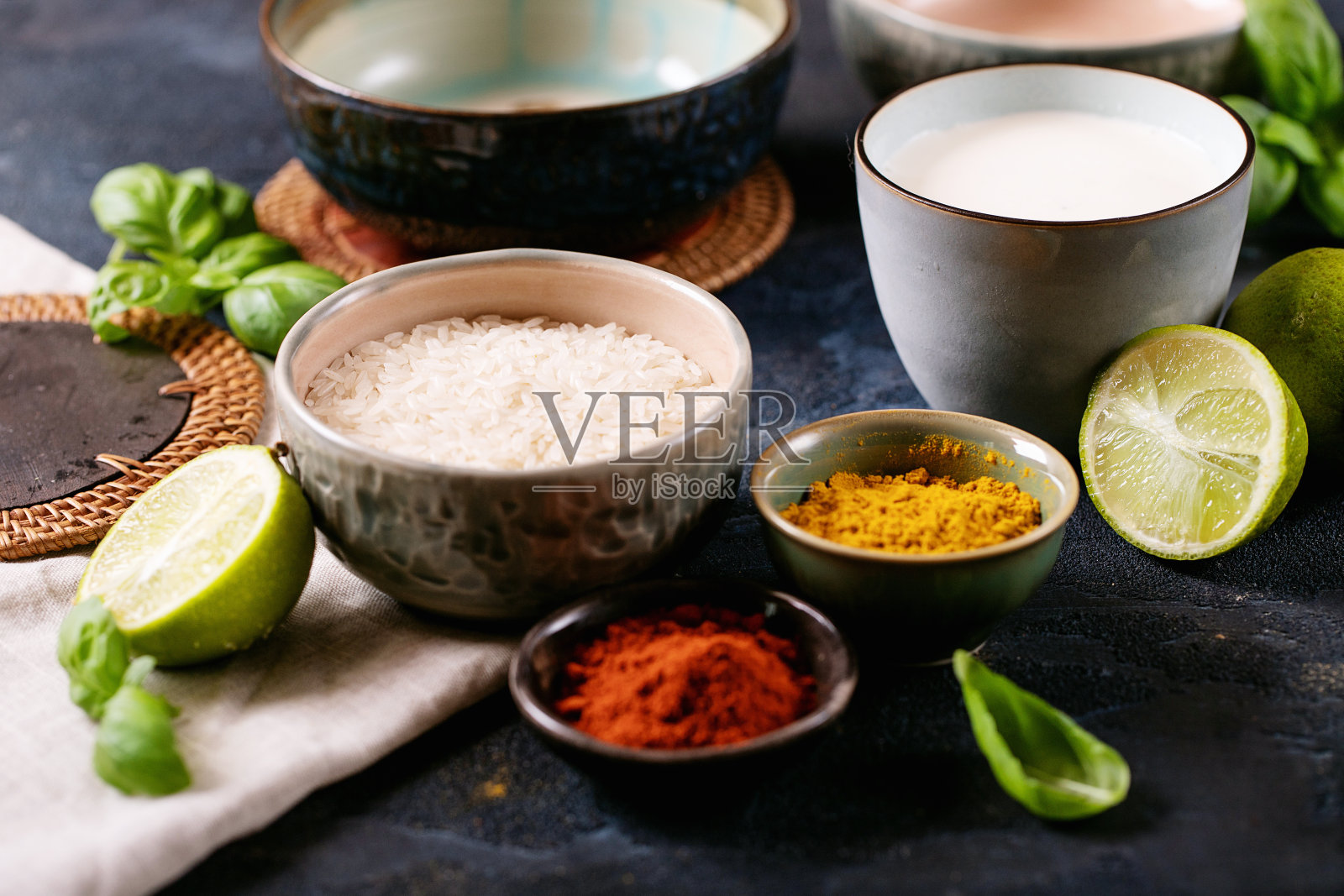 做一碗黄咖喱的原料照片摄影图片