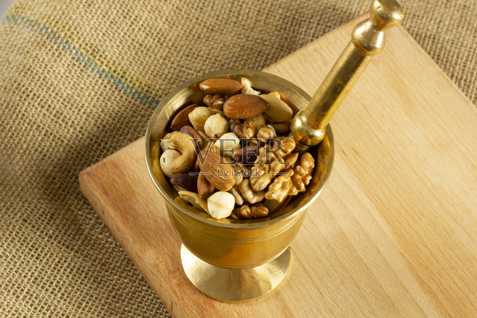 混合坚果泥和杵照片摄影图片