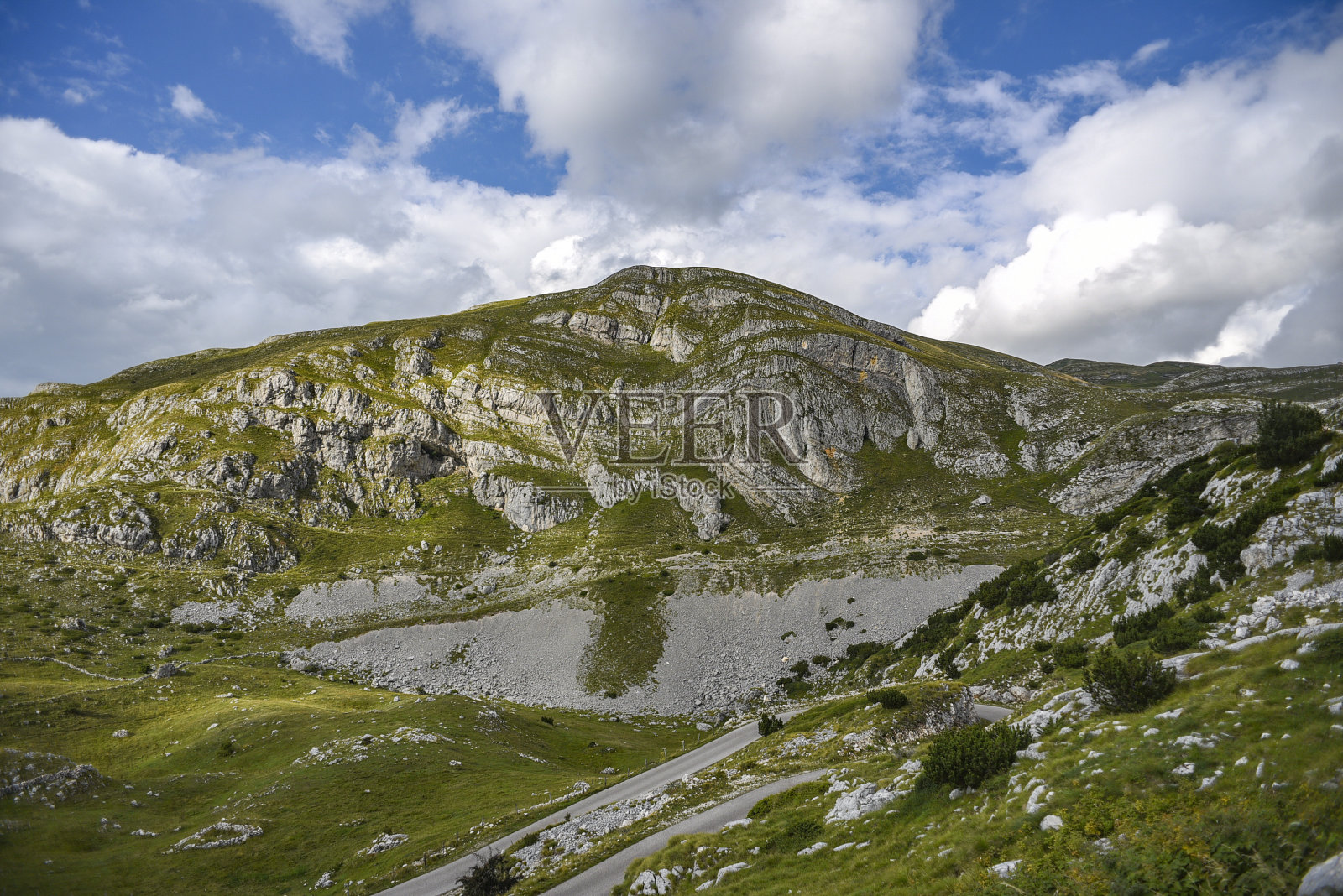 黑山Durmitor山上的岩石。照片摄影图片