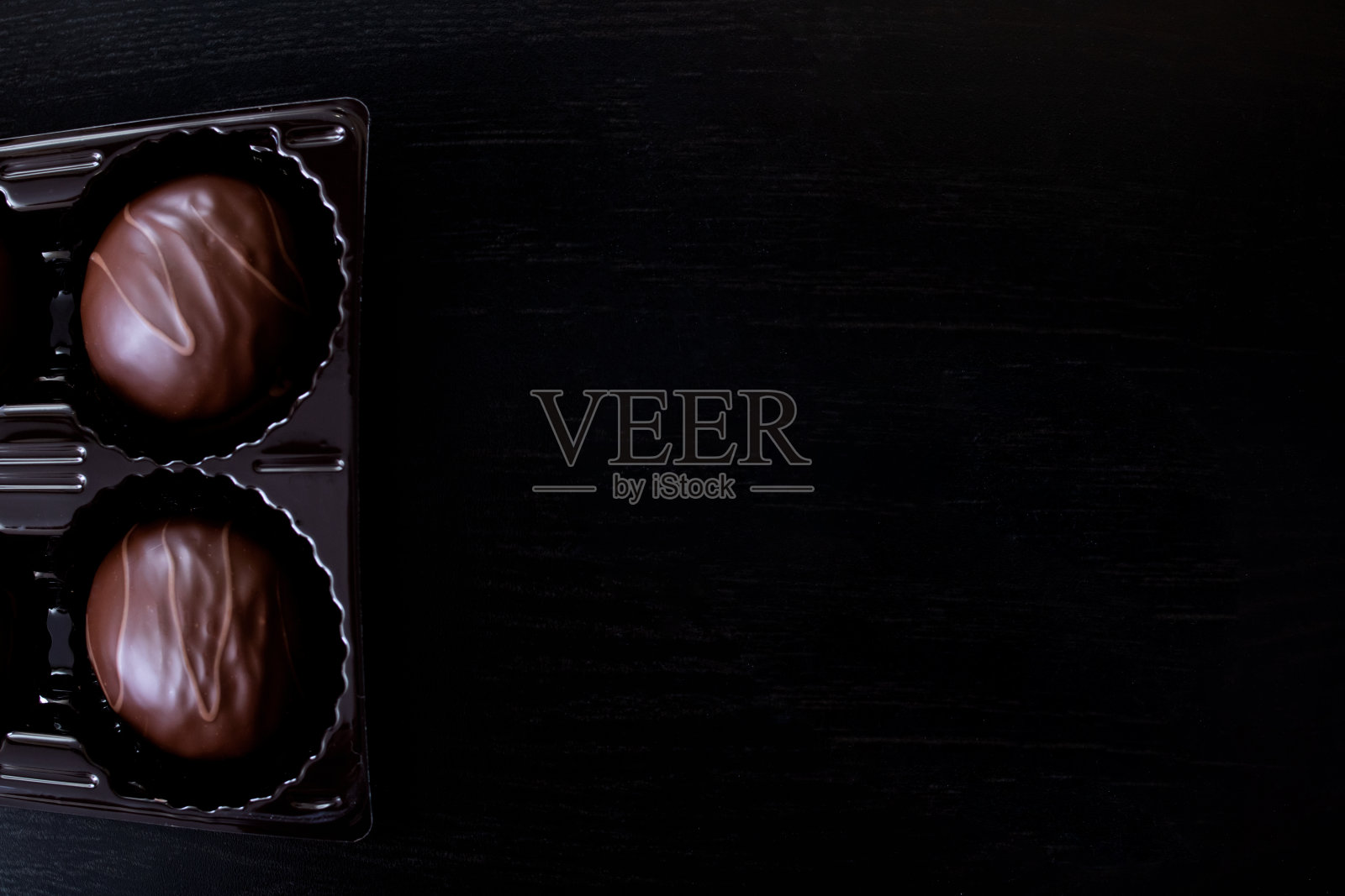 巧克力糖果的盒子特写，复制空间照片摄影图片