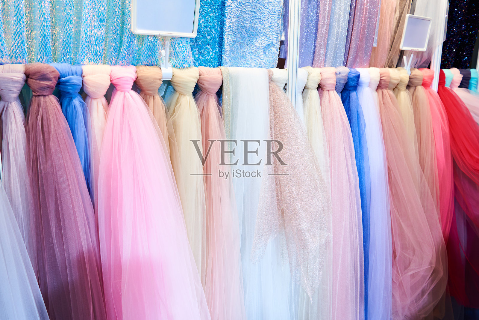 纺织厂的欧根纱面料照片摄影图片