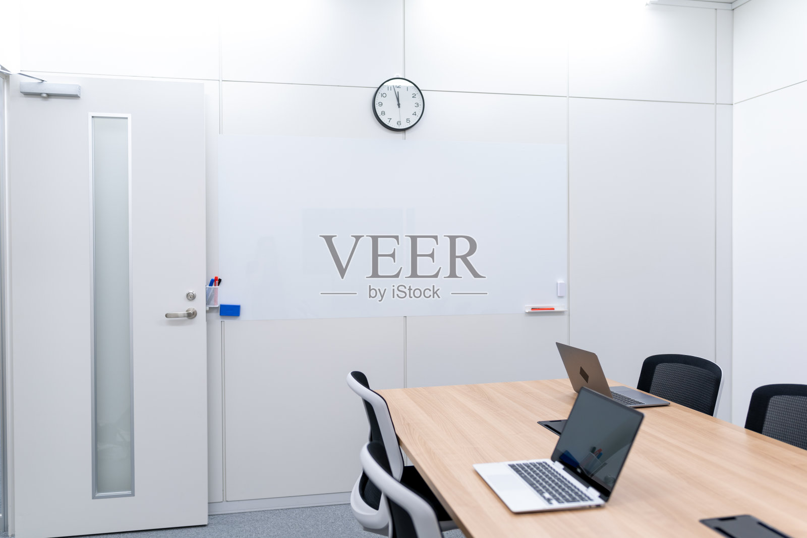空办公室会议室和白板照片摄影图片