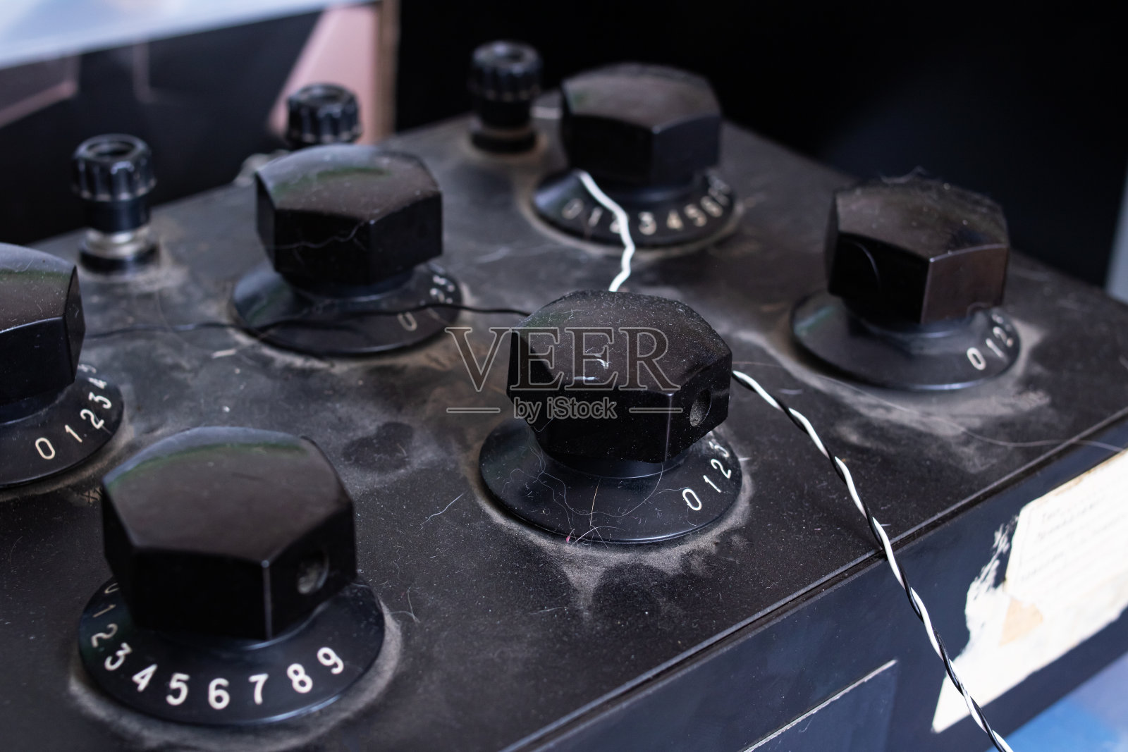 调节旋钮上的电子设备特写照片摄影图片