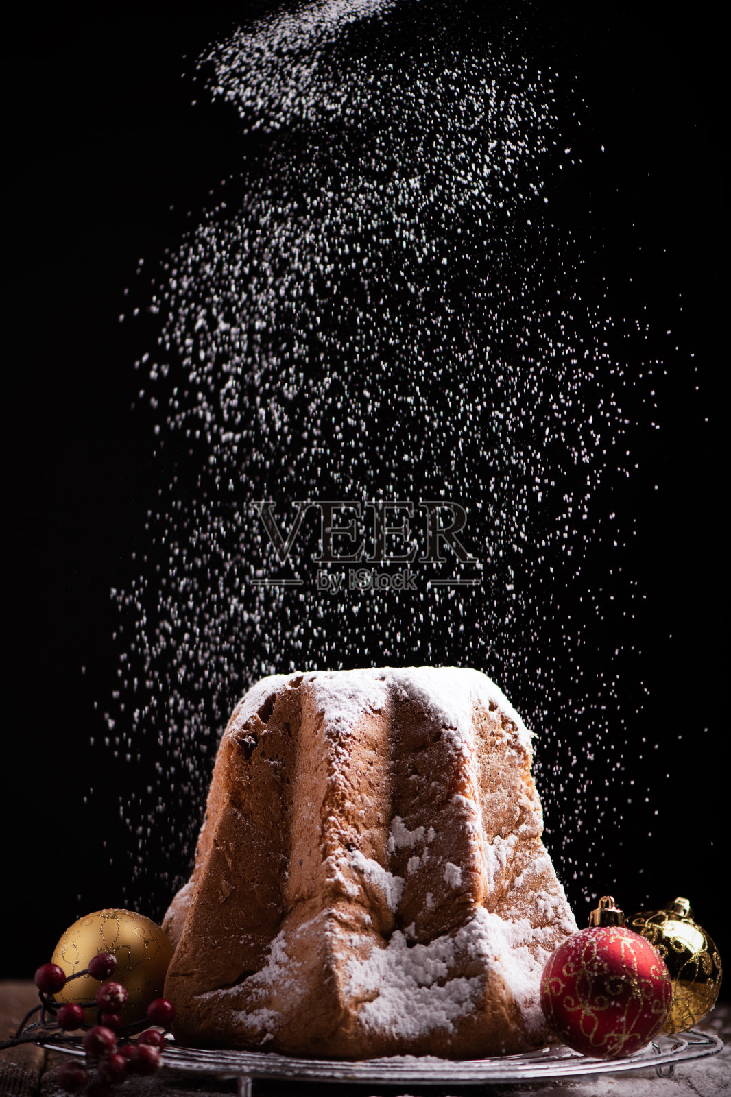 Pandoro,圣诞蛋糕。传统、典型的意大利节日蛋糕。照片摄影图片