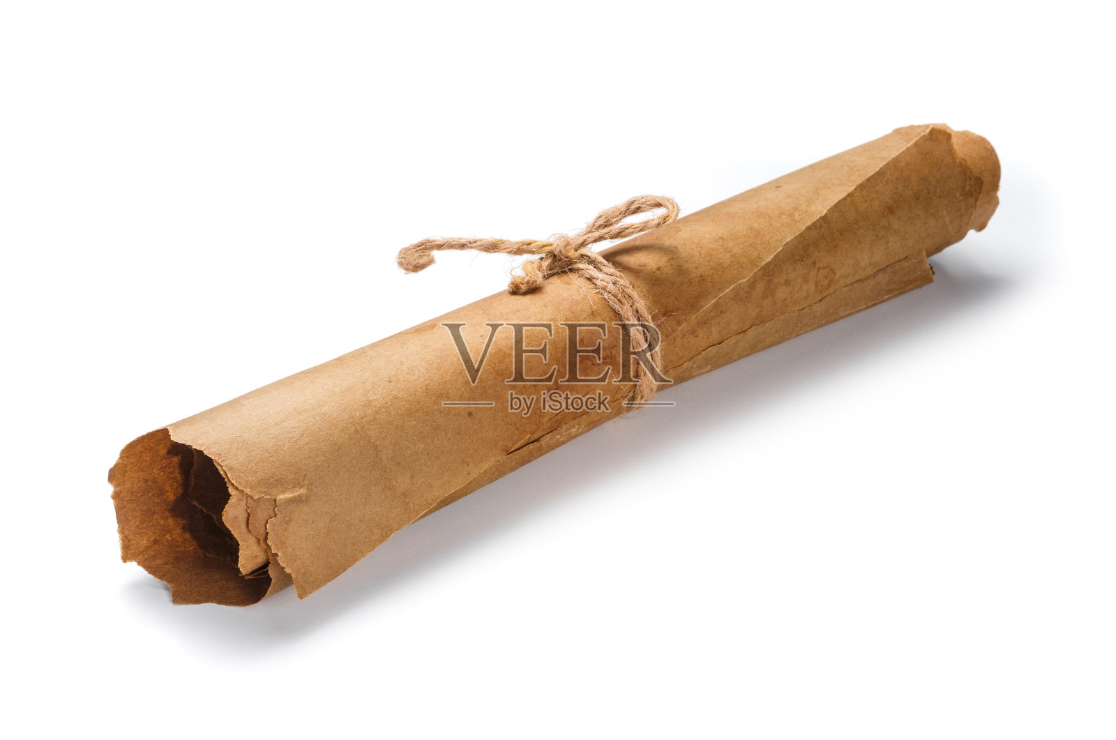 孤立在白色背景上的古代纸卷照片摄影图片