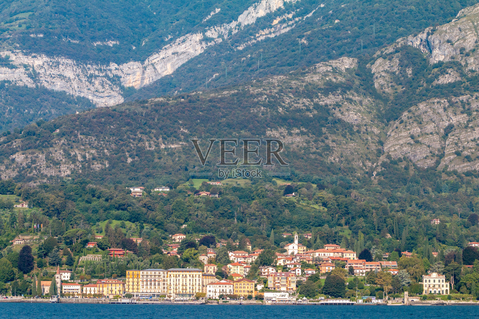 意大利伦巴第科莫湖上的Menaggio照片摄影图片