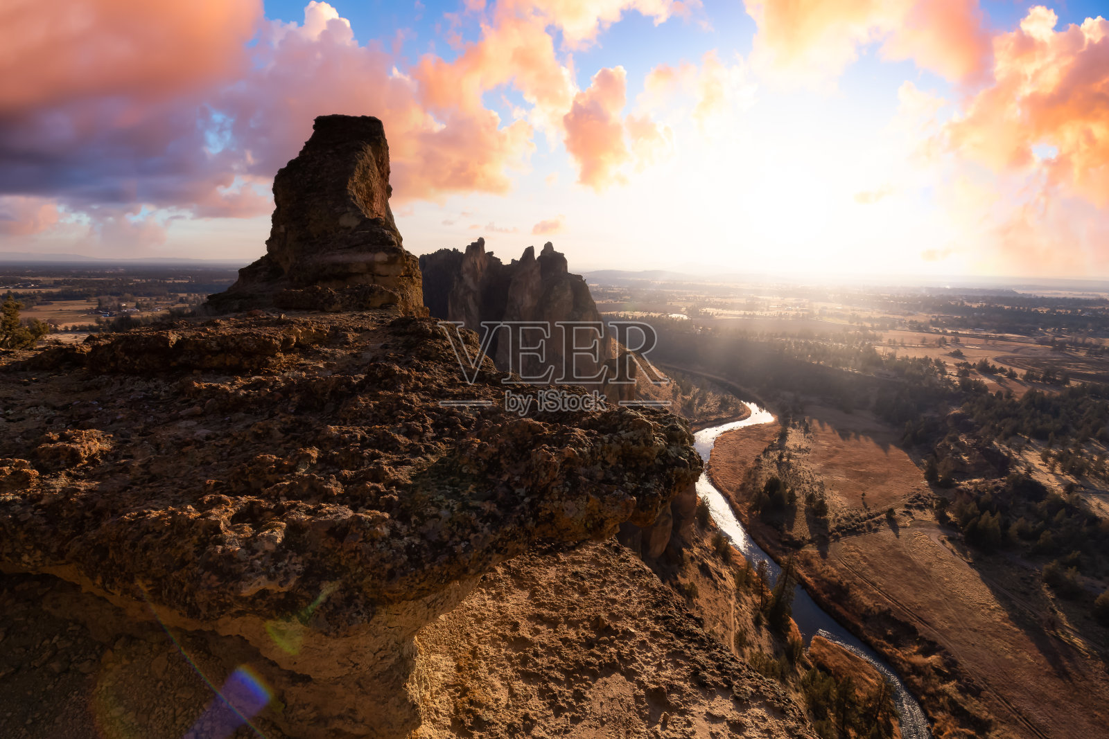 美丽的美国风景在充满活力的冬天照片摄影图片