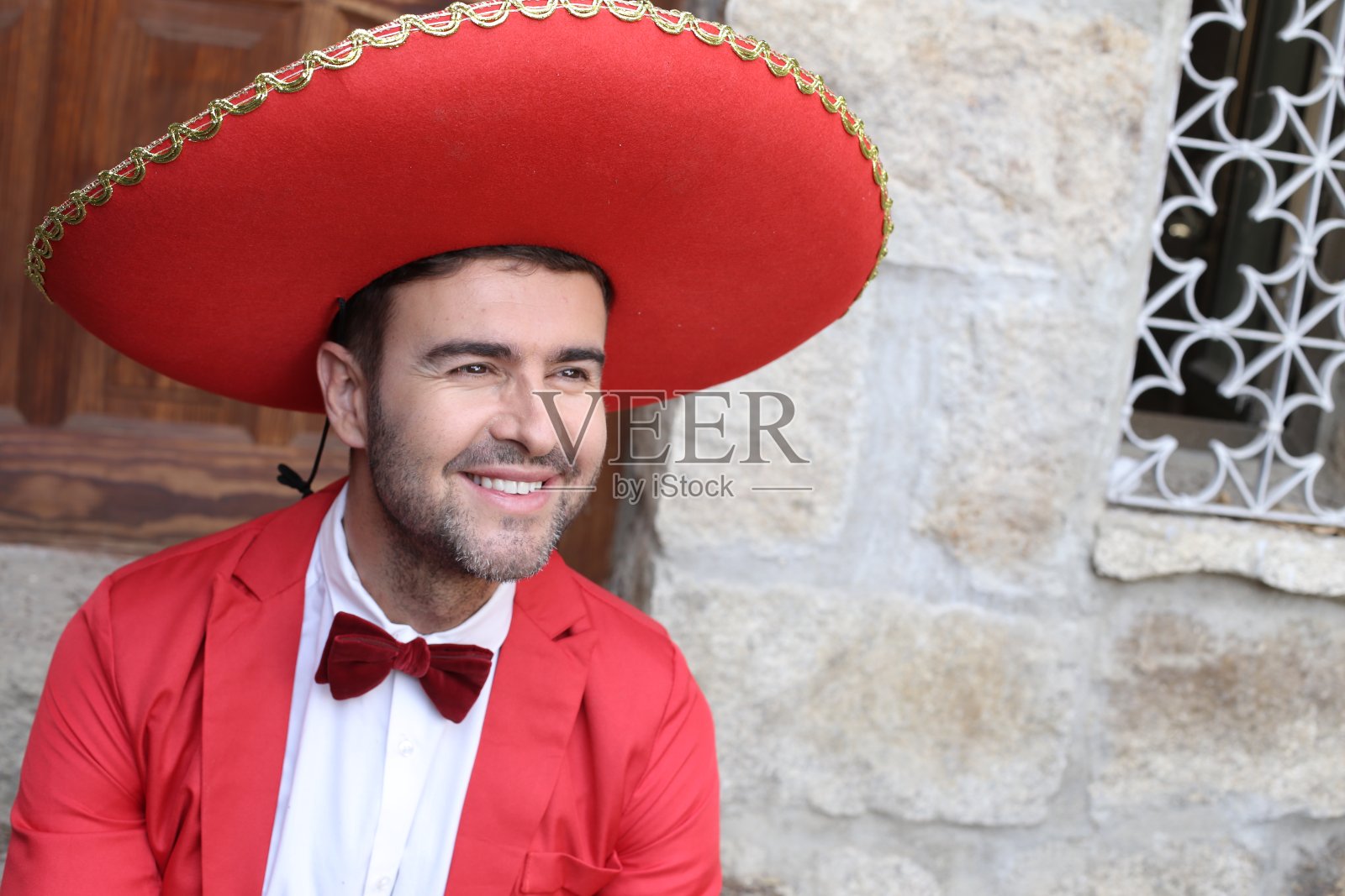 传统的墨西哥男人优雅的红色外套照片摄影图片
