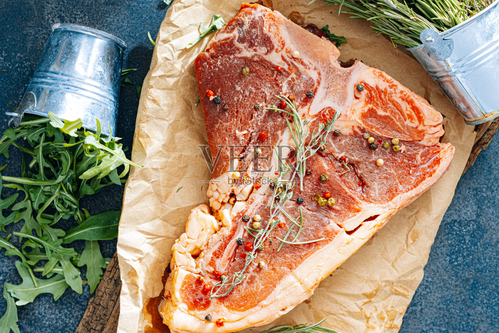 生牛肉牛排照片摄影图片