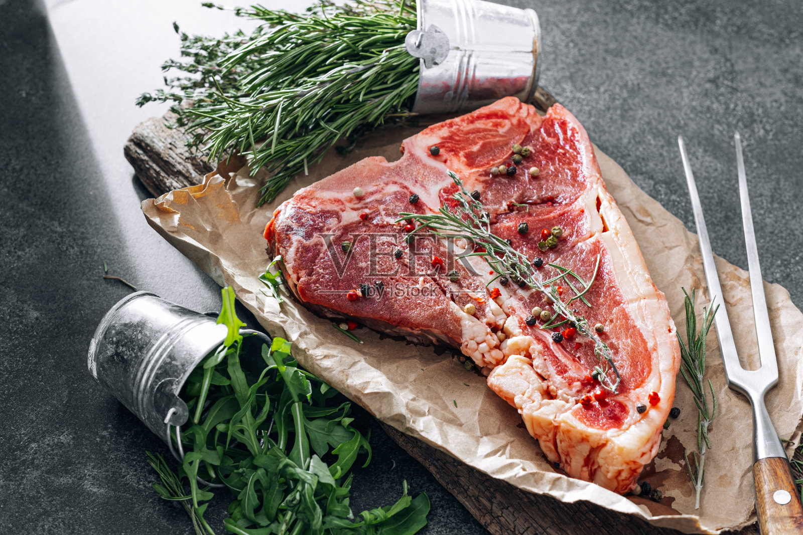 生牛肉牛排照片摄影图片