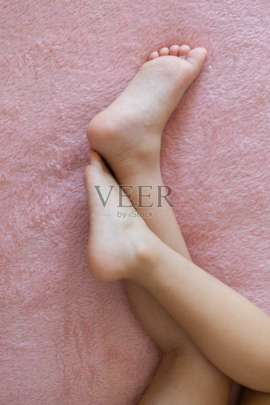 小女孩的脚特写照片摄影图片