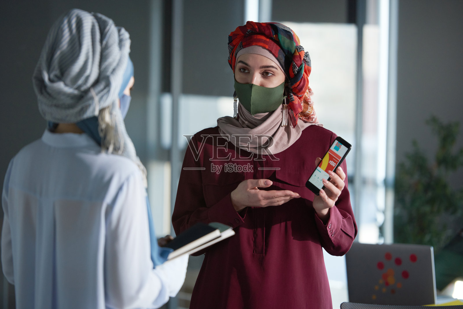 业务同事讨论应用程序照片摄影图片